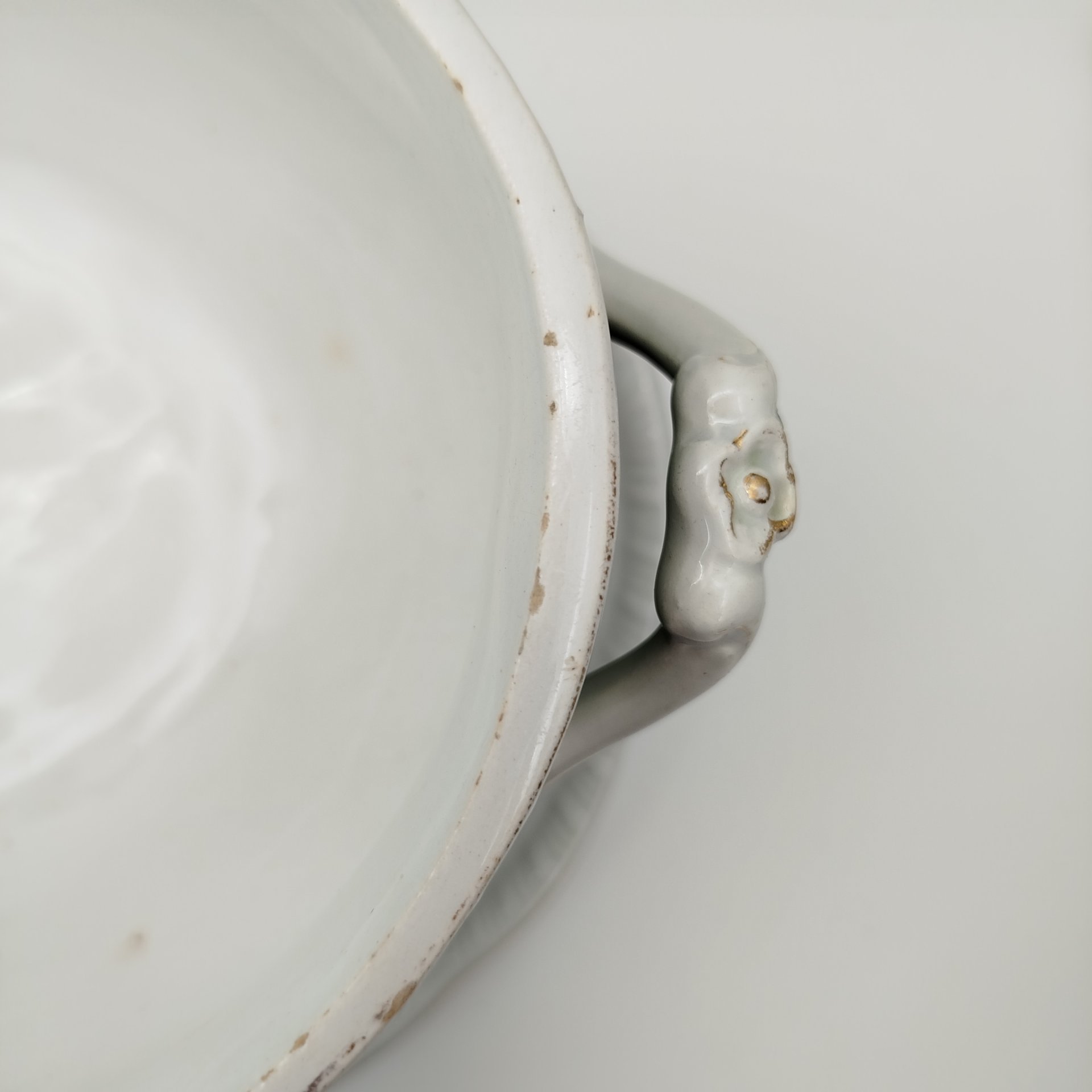 Набор из блюда, террины (без крышки) с зеленым кантом, фаянс, крытье, золочение, Товарищество М.С. Кузнецова, Российская империя, 1890-1917 гг.