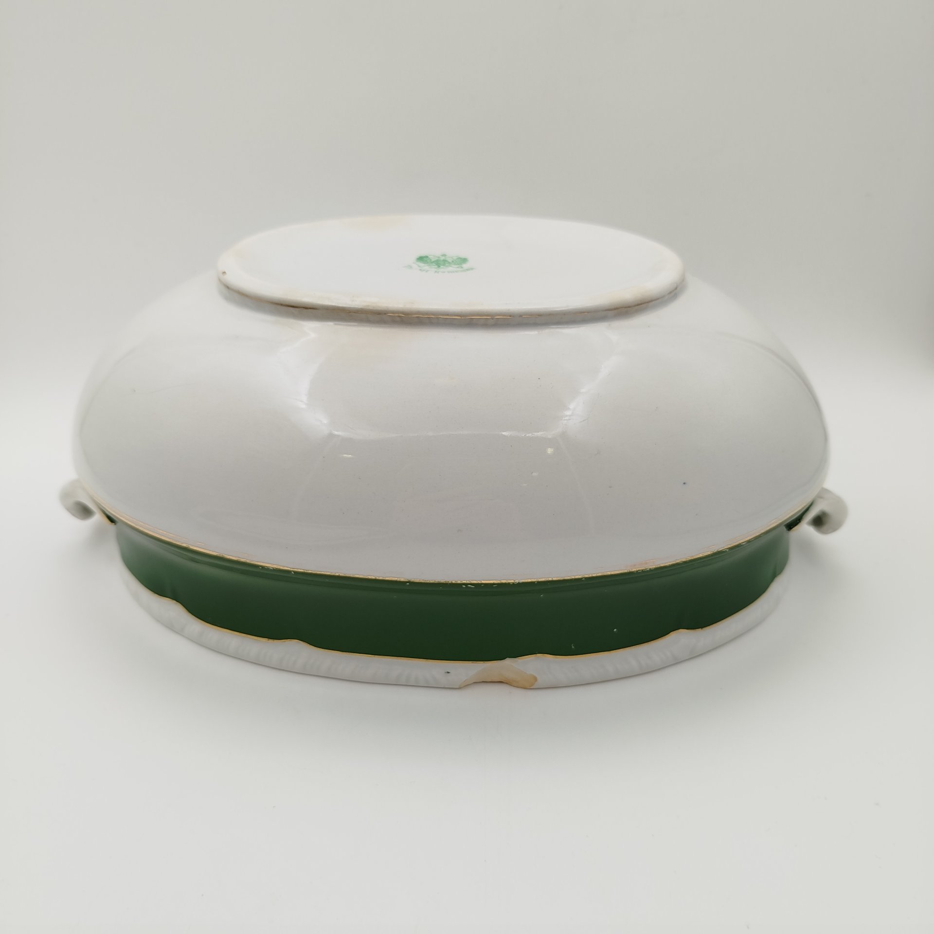 Набор из блюда, террины (без крышки) с зеленым кантом, фаянс, крытье, золочение, Товарищество М.С. Кузнецова, Российская империя, 1890-1917 гг.