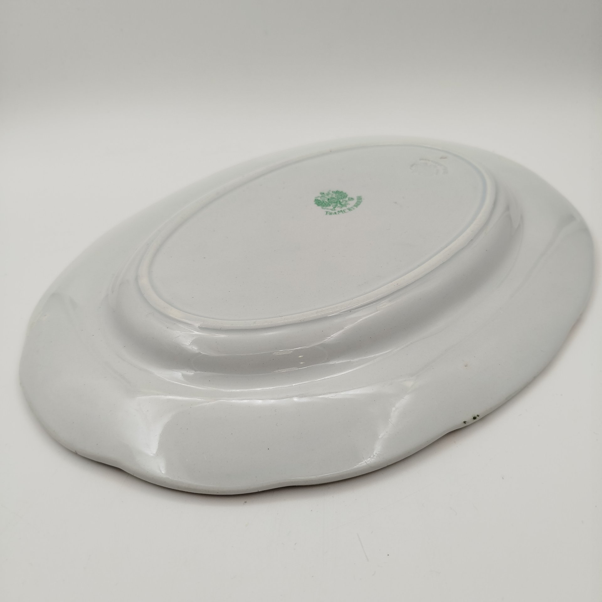 Набор из блюда, террины (без крышки) с зеленым кантом, фаянс, крытье, золочение, Товарищество М.С. Кузнецова, Российская империя, 1890-1917 гг.