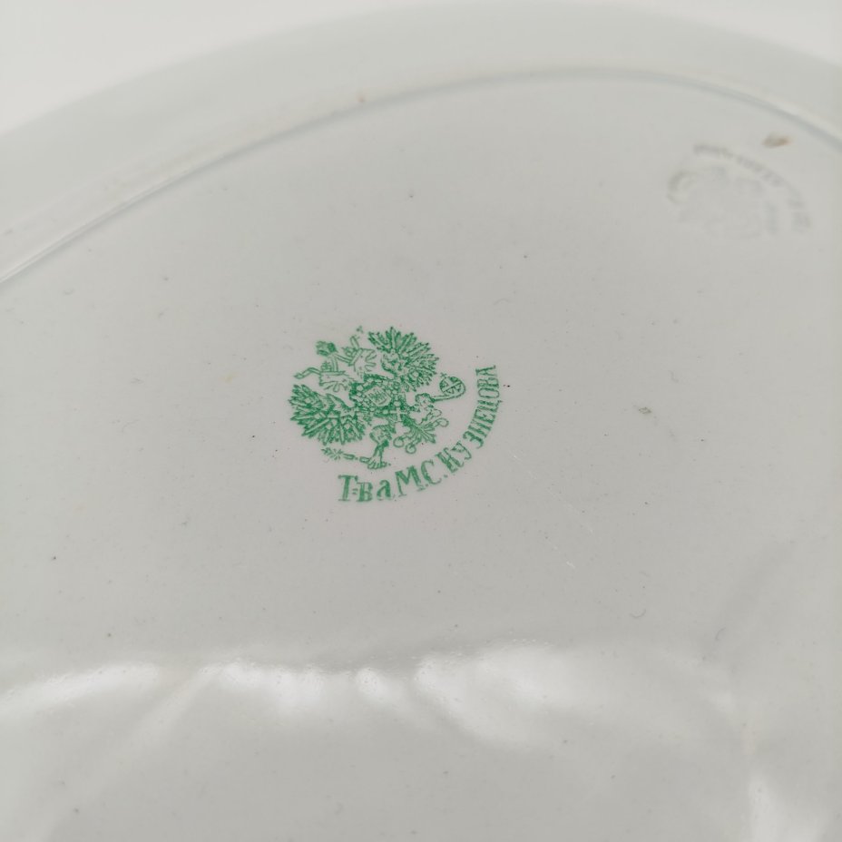 Набор из блюда, террины (без крышки) с зеленым кантом, фаянс, крытье, золочение, Товарищество М.С. Кузнецова, Российская империя, 1890-1917 гг.