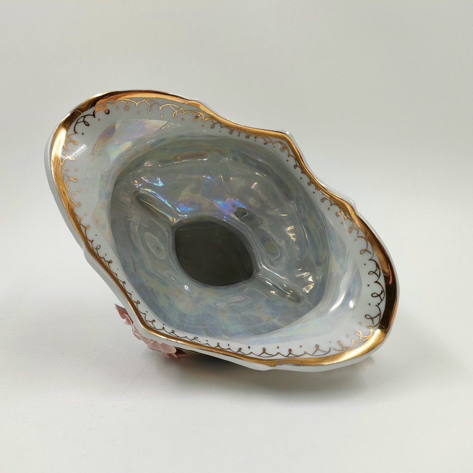 Конфетница (ёмкость для хранения), фарфор, лепной декор, люстр, золочение, роспись, Российская Федерация, 2000-2010 гг.