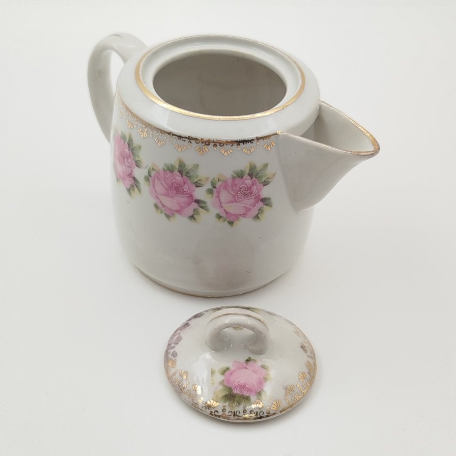 Молочник с крышкой и декором в виде роз, фарфор, деколь, золочение, Дулевский фарфоровый завод (Дулёво), СССР, 1925-1926 гг.