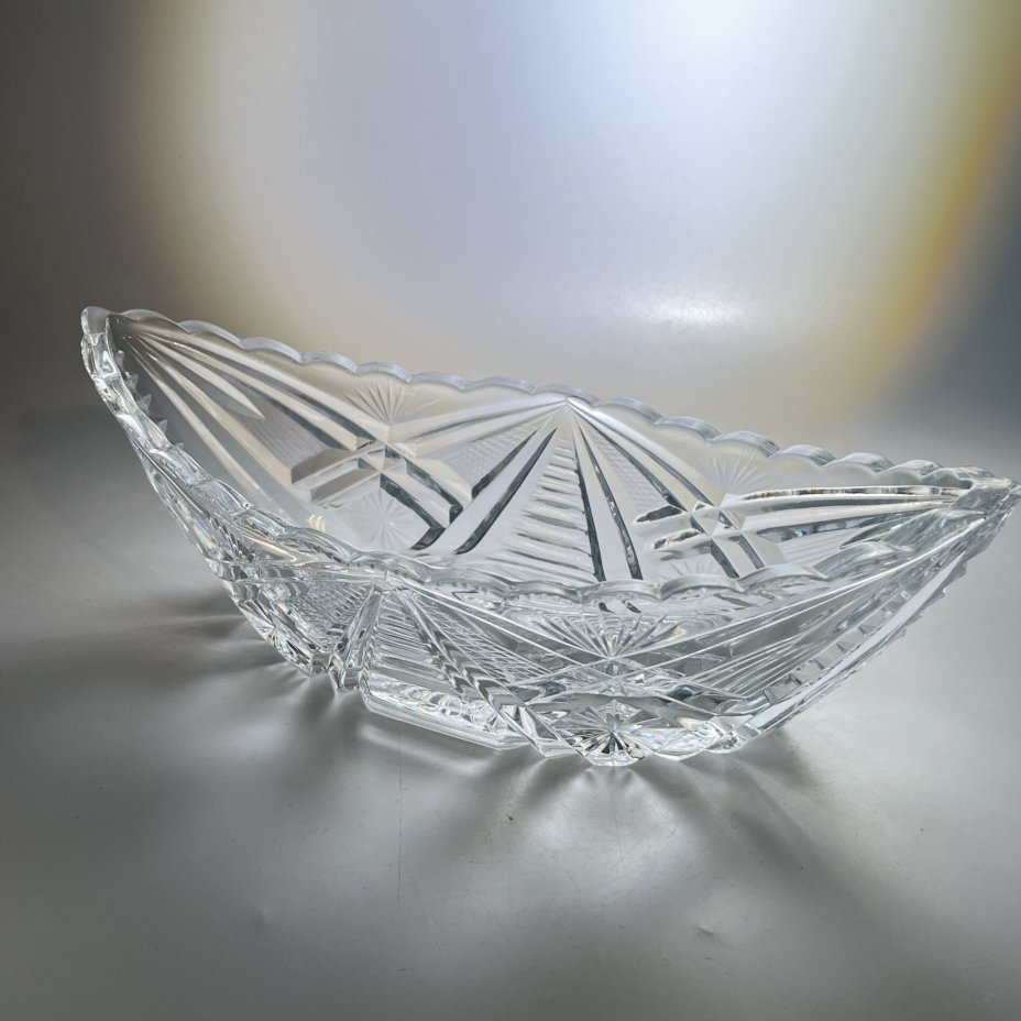 Салатник-ладья с резным геометрическим декором, хрусталь, алмазная грань, СССР, 1970-1990 гг.