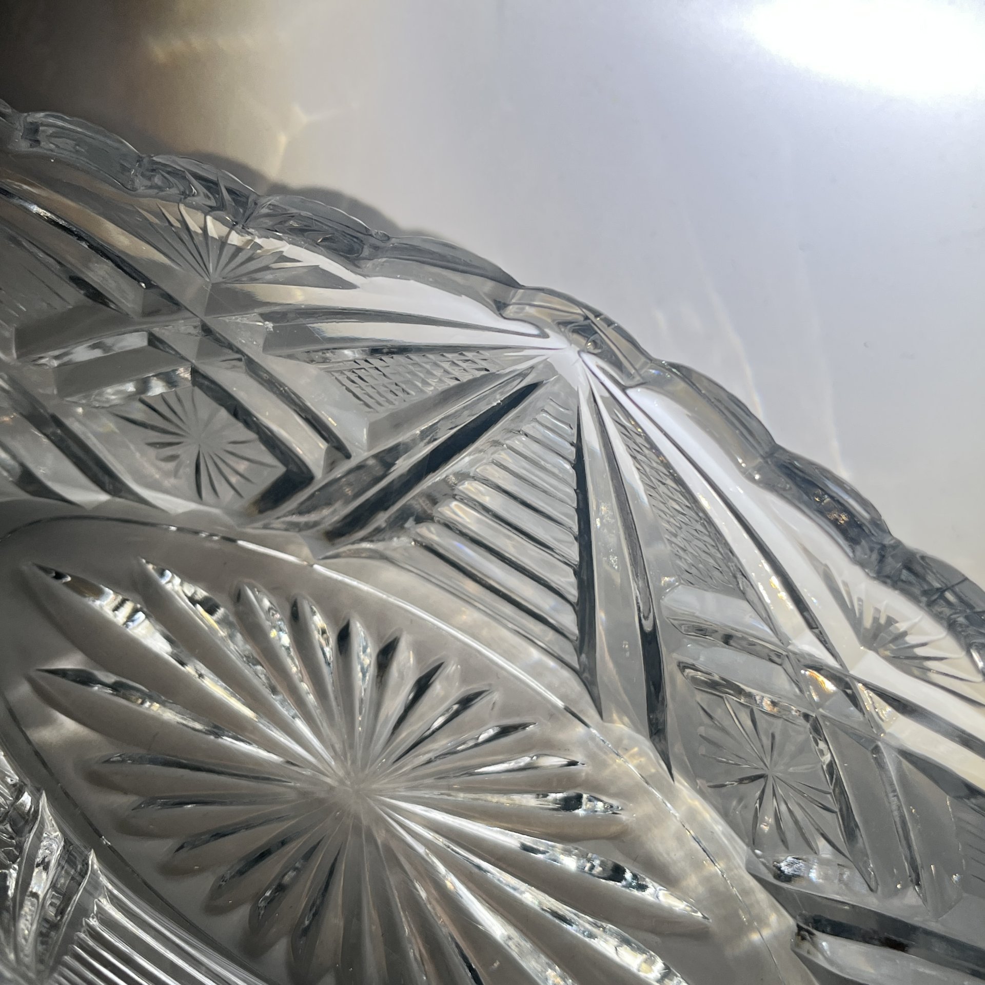 Салатник-ладья с резным геометрическим декором, хрусталь, алмазная грань, СССР, 1970-1990 гг.
