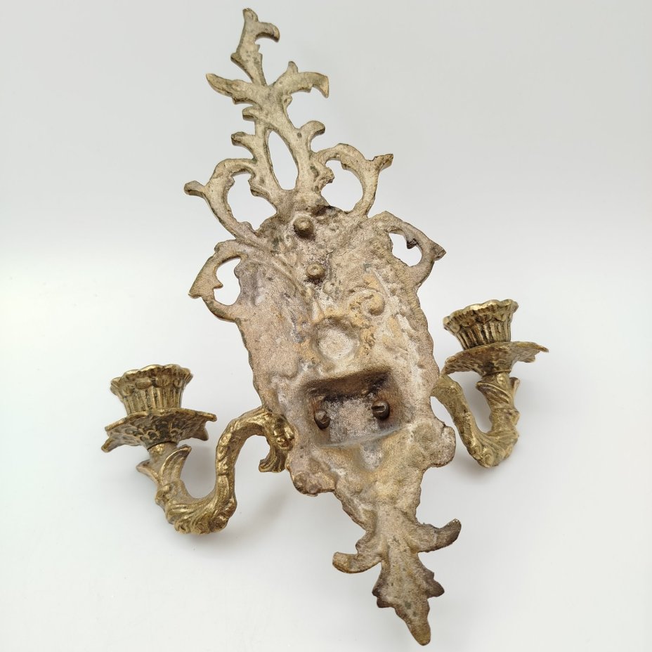 Канделябр настенный на две свечи с флоральным узором