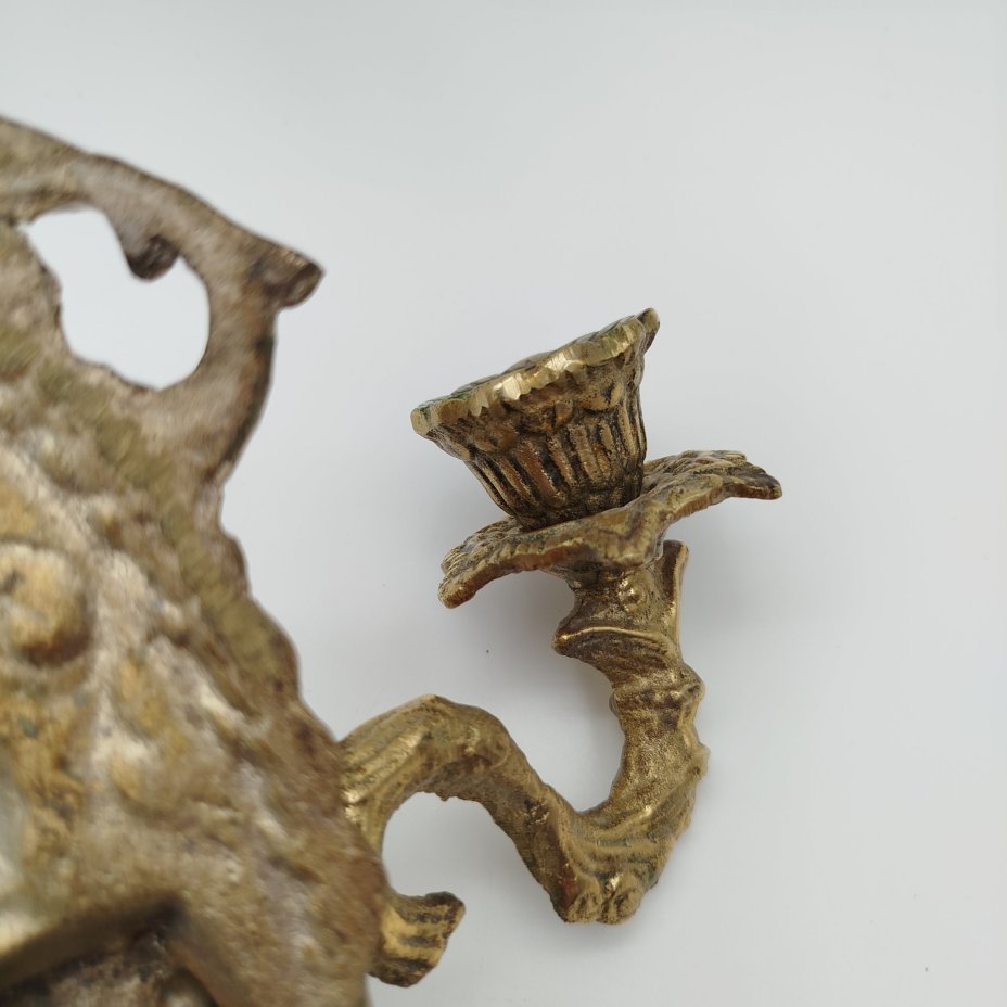 Канделябр настенный на две свечи с флоральным узором