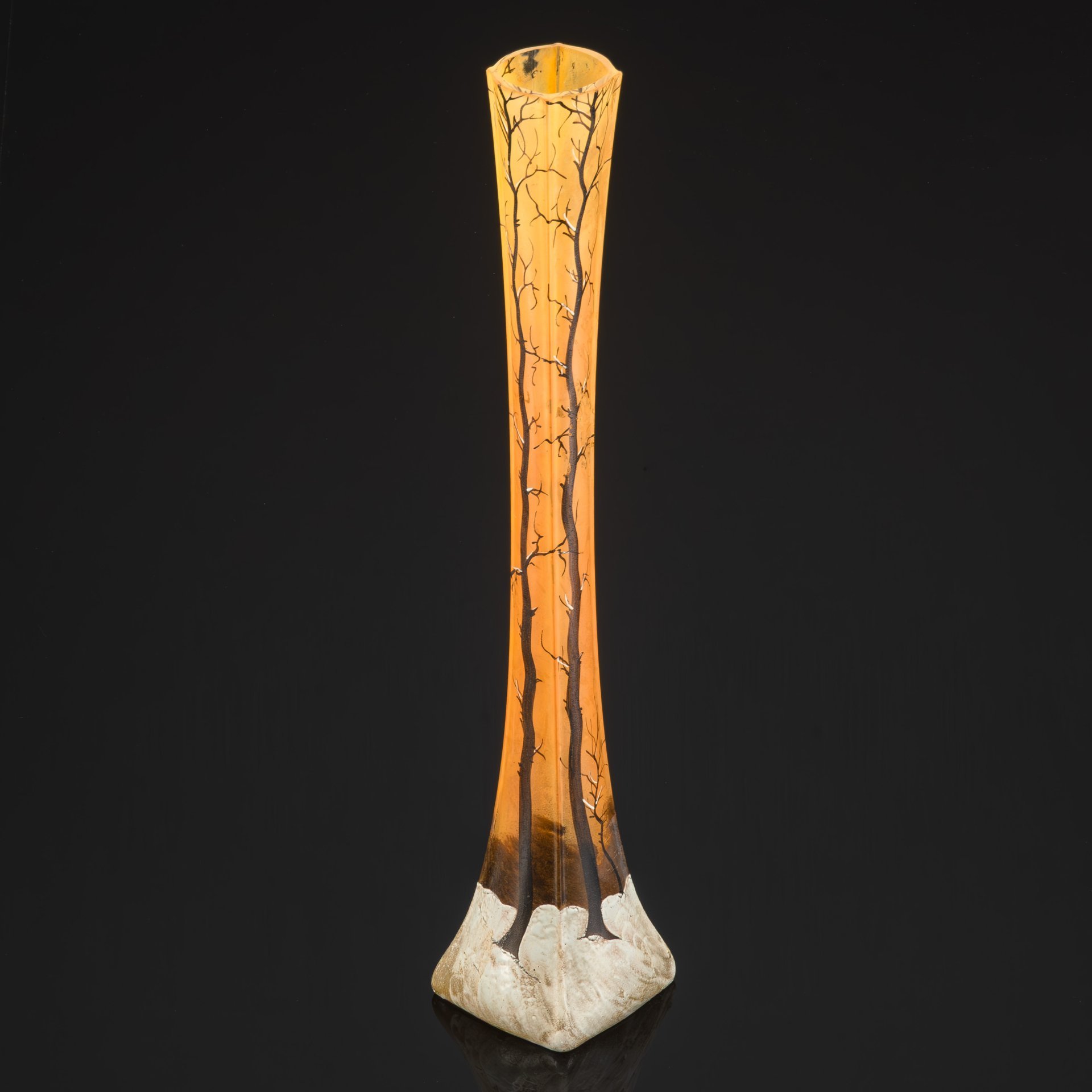 Ваза, украшенная изображением зимнего пейзажа, Legras et C. (?), стекло, роспись полихромной эмалью, Франция, 1900-1930 гг.