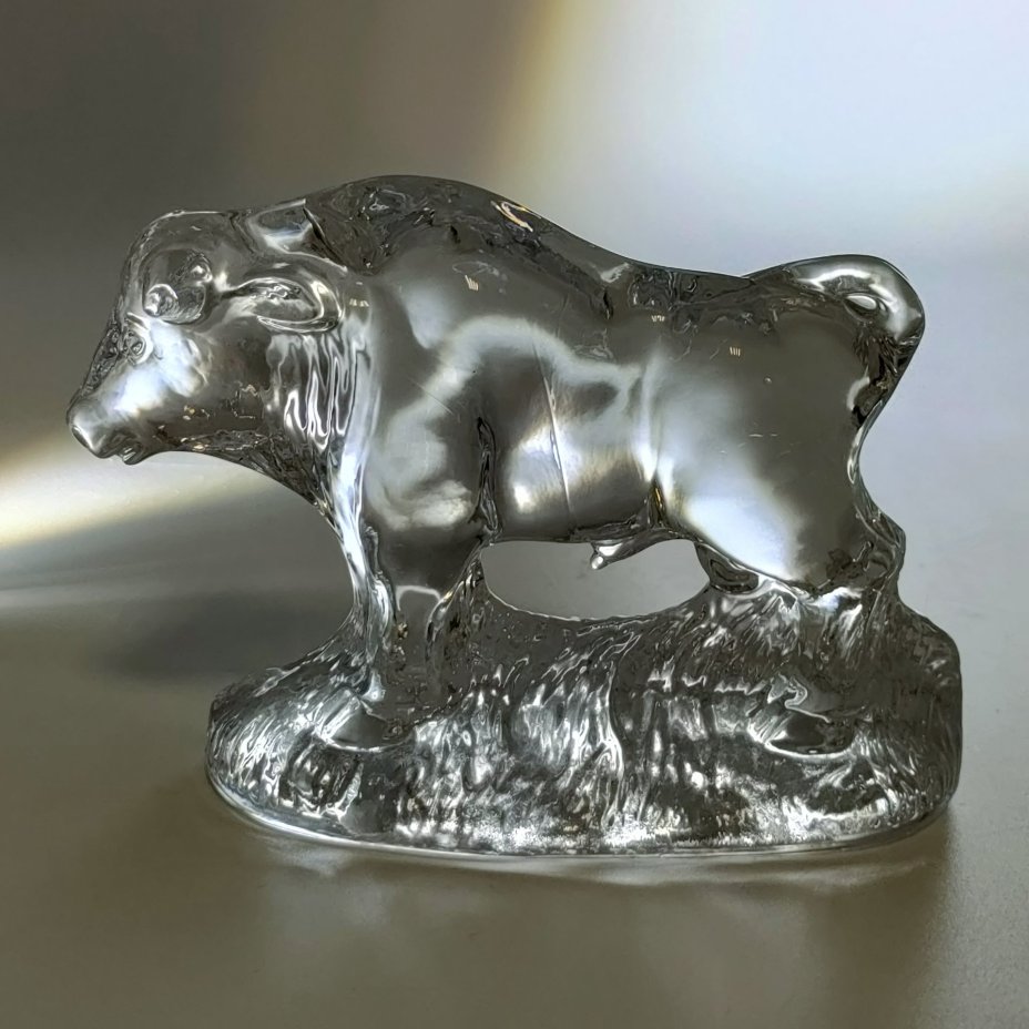 Статуэтка "Бык", хрусталь, Гусевской хрустальный завод (Гусь-Хрустальный), Российская Федерация, 2000-2015 гг.