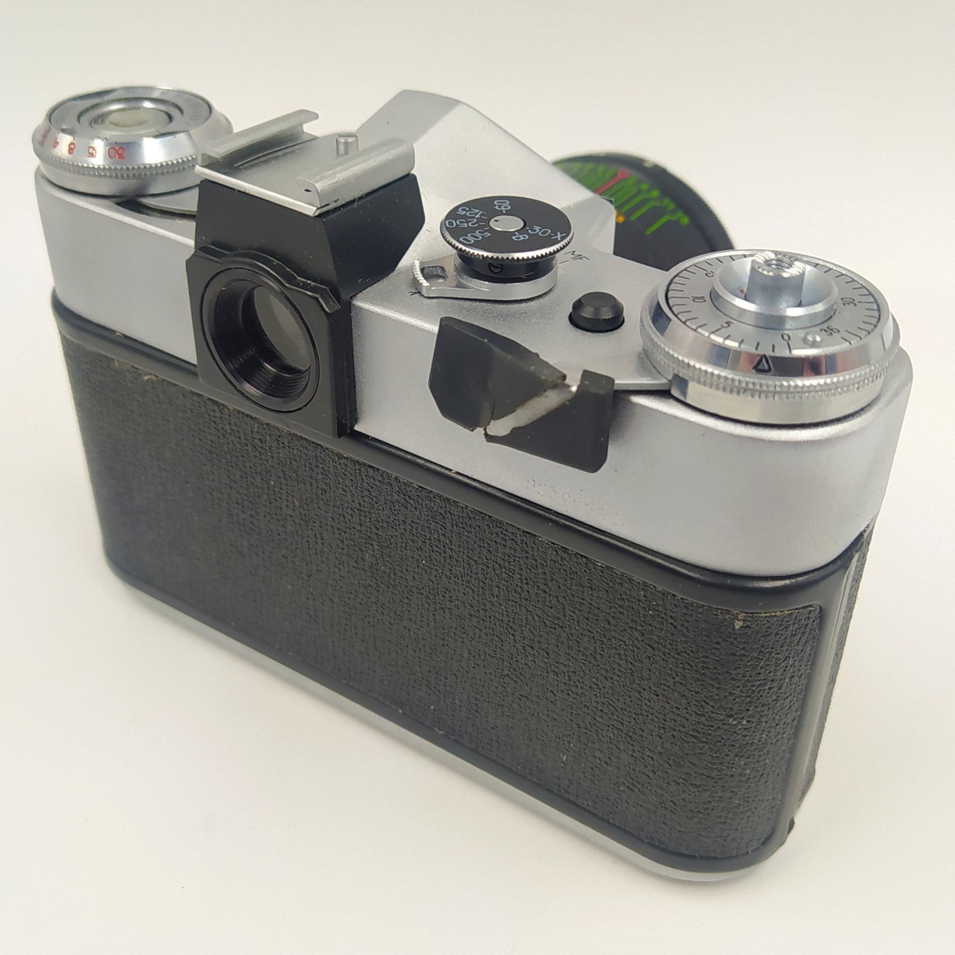 Фотоаппарат "Зенит-Е" с объективом "Гелиос-44-2" в оригинальном кофре и в коробке с паспортом, металл, стекло, пластик, кожа, картон, Завод «Зенит», г. Вилейка, СССР, 1982 г.