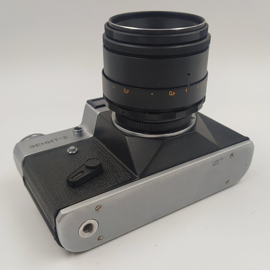 Фотоаппарат "Зенит-Е" с объективом "Гелиос-44-2" в оригинальном кофре и в коробке с паспортом, металл, стекло, пластик, кожа, картон, Завод «Зенит», г. Вилейка, СССР, 1982 г.