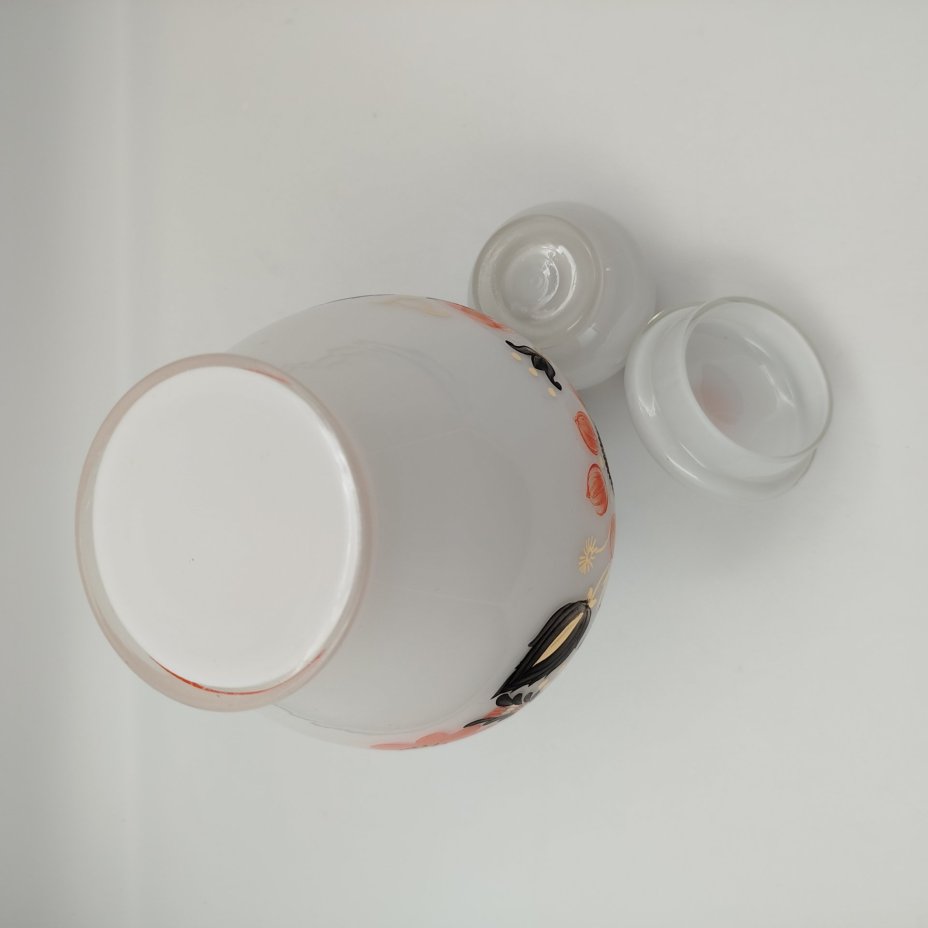 [Авторская роспись] Кувшин и стакан с цветочным декором, автор А.И. Маева, стекло, молочное стекло, роспись, золочение, Ленинградский завод художественного стекла (ЛЗХС), СССР, 1955-1960 гг.