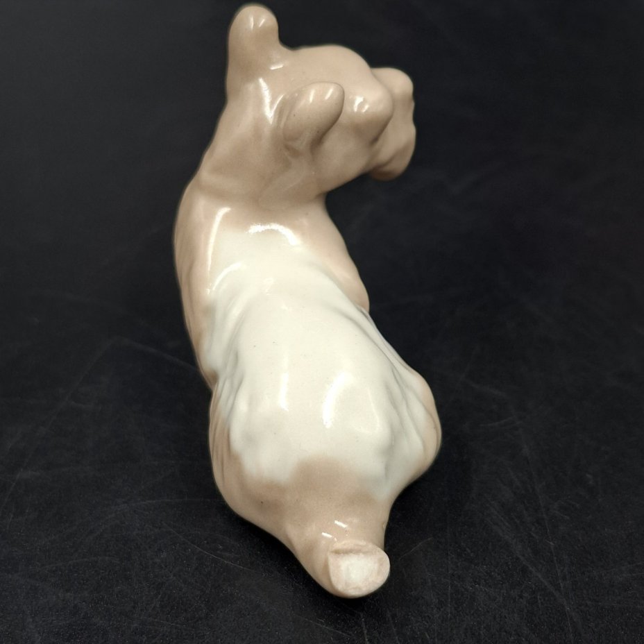 Набор из трех миниатюрных статуэток в виде собак, скульптор Н.Е. Муратов, фарфор, роспись, Ленинградский фарфоровый завод (ЛФЗ), СССР, 1970-1992 гг.