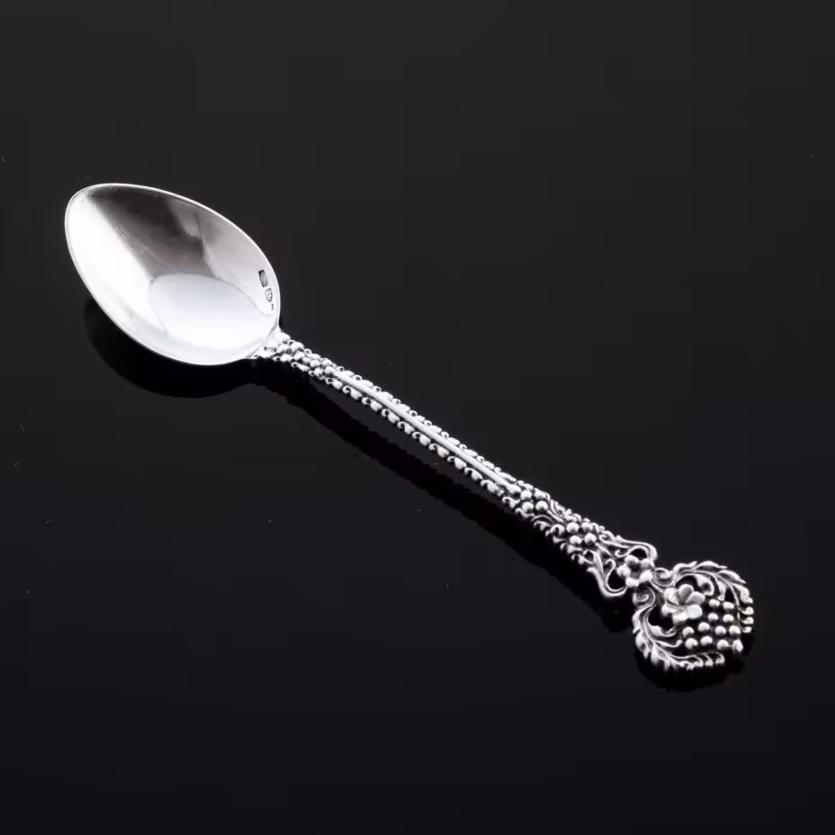 Ложка чайная с фигурной ручкой, украшенной цветочными мотивами, Таллинский ювелирный завод