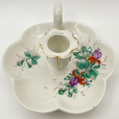 Подсвечник на подставке, украшенный цветочным декором, фарфор, роспись, золочение, Западная Европа, 1900-1930 гг.