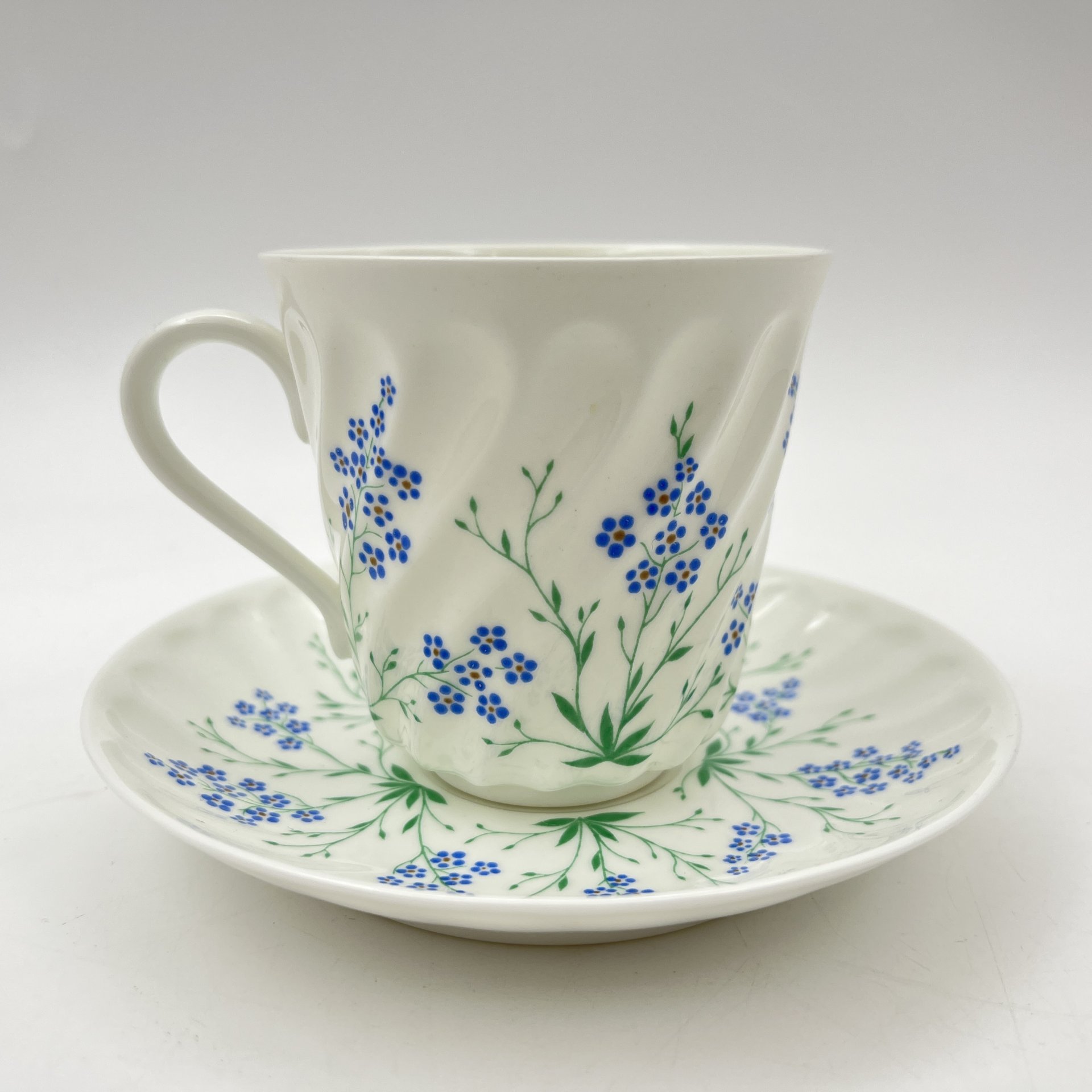 Пара кофейная "У ручья" (форма "Витая"), фарфор, деколь, Ленинградский фарфоровый завод (ЛФЗ), Россия, 1989-2001 гг.