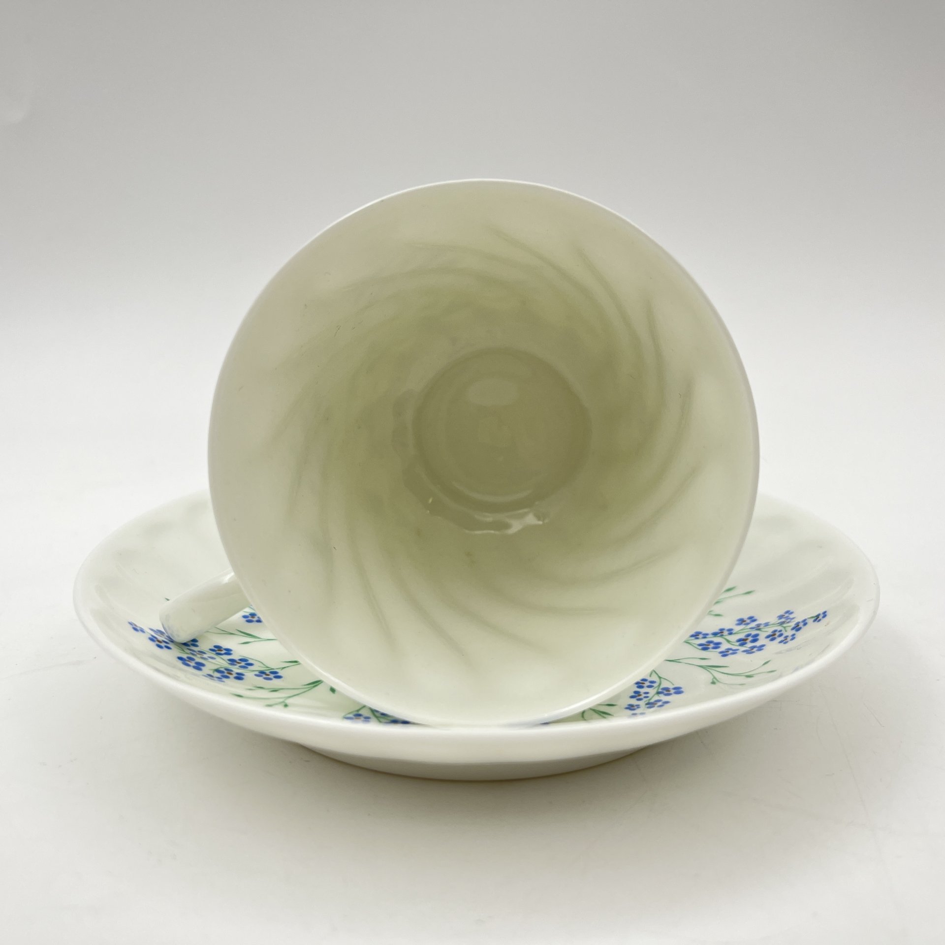 Пара кофейная "У ручья" (форма "Витая"), фарфор, деколь, Ленинградский фарфоровый завод (ЛФЗ), Россия, 1989-2001 гг.