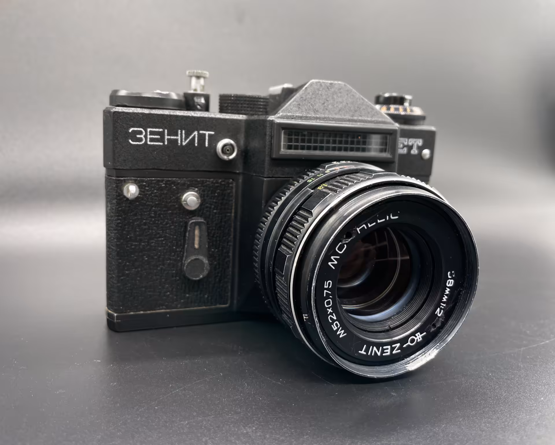 Фотоаппарат "Зенит-ЕТ" с объективом "Гелиос 44-2" в оригинальном кофре, Красногорский механический завод (КМЗ)