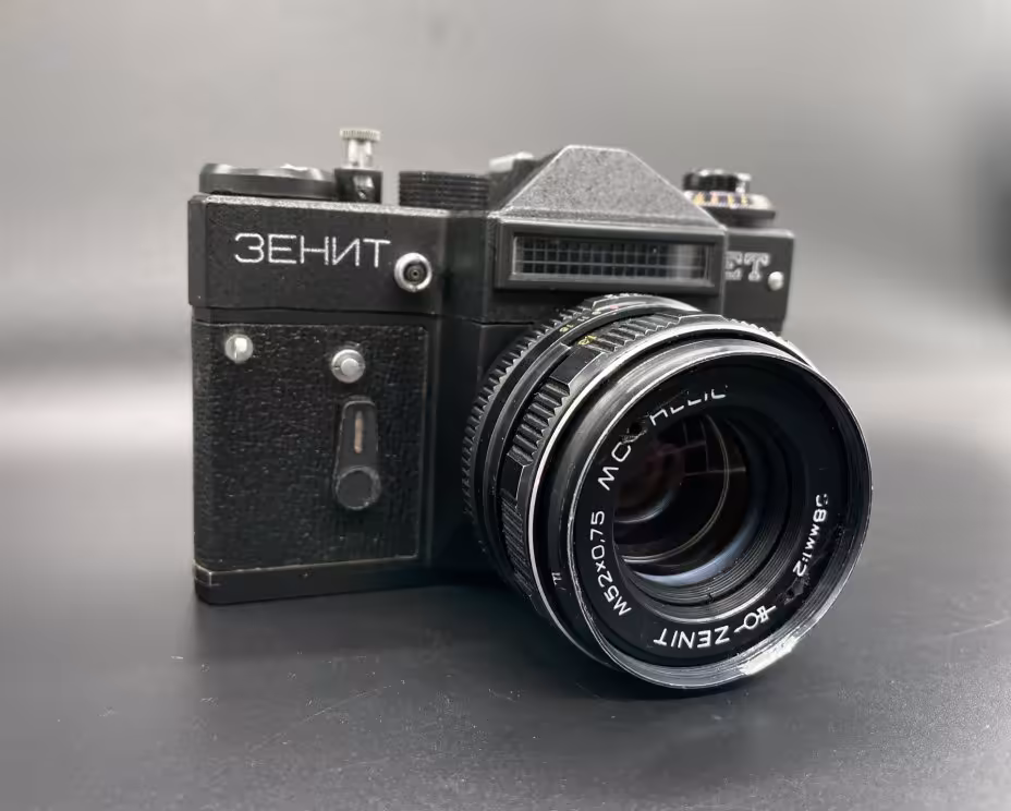 Фотоаппарат "Зенит-ЕТ" с объективом "Гелиос 44-2" в оригинальном кофре, Красногорский механический завод (КМЗ)
