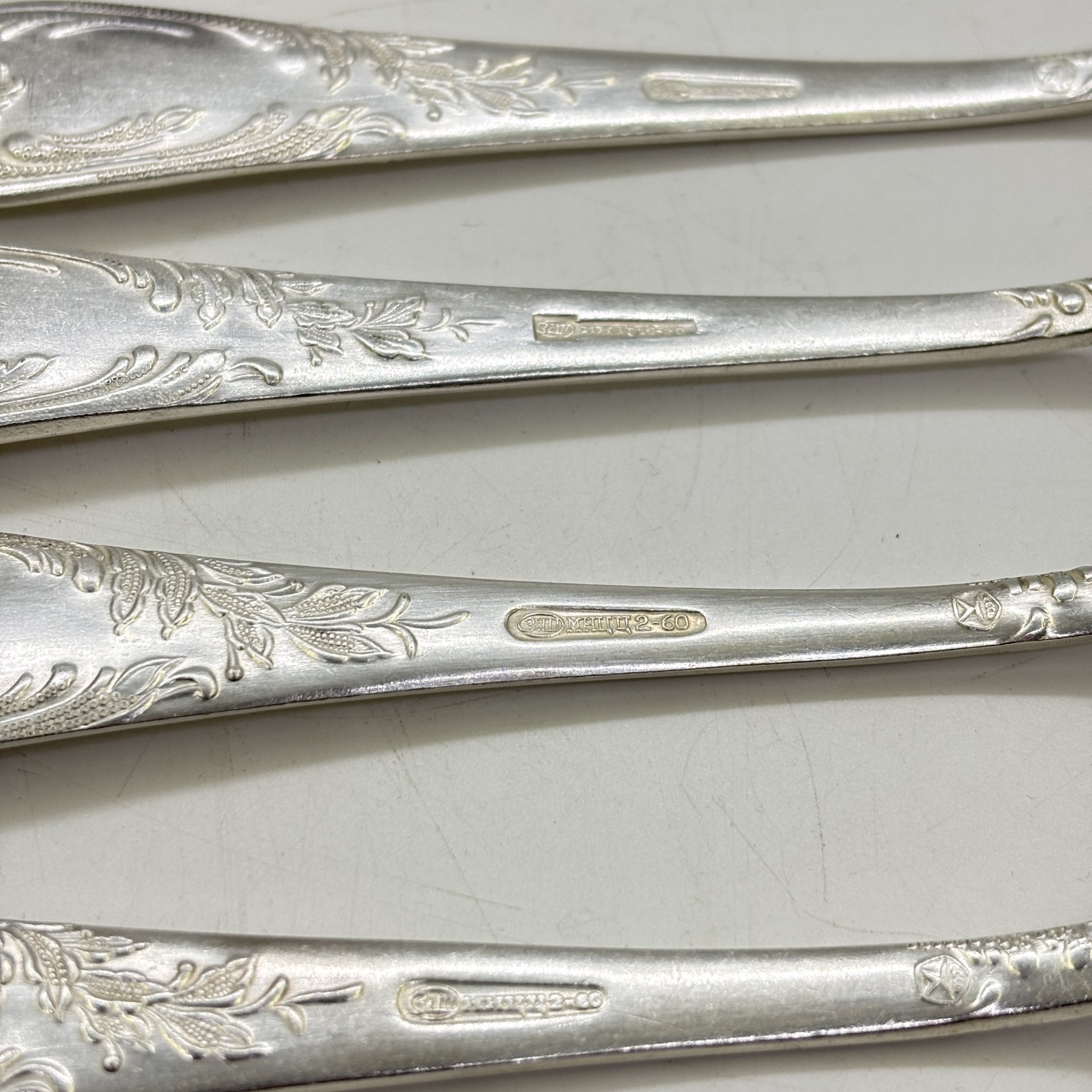 Набор столовых вилок с растительным декором на 5 персон, мНЦ (медь-никель-цинк), Вольнянский завод столовых приборов им. Шевченко (ЗiШ, ЗиШ), СССР, 1960-1990 гг.