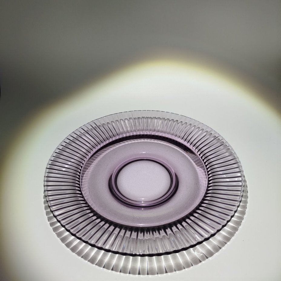 Блюдо округлой формы фиолетового оттенка, цветное стекло, СССР, 1970-1990 гг.