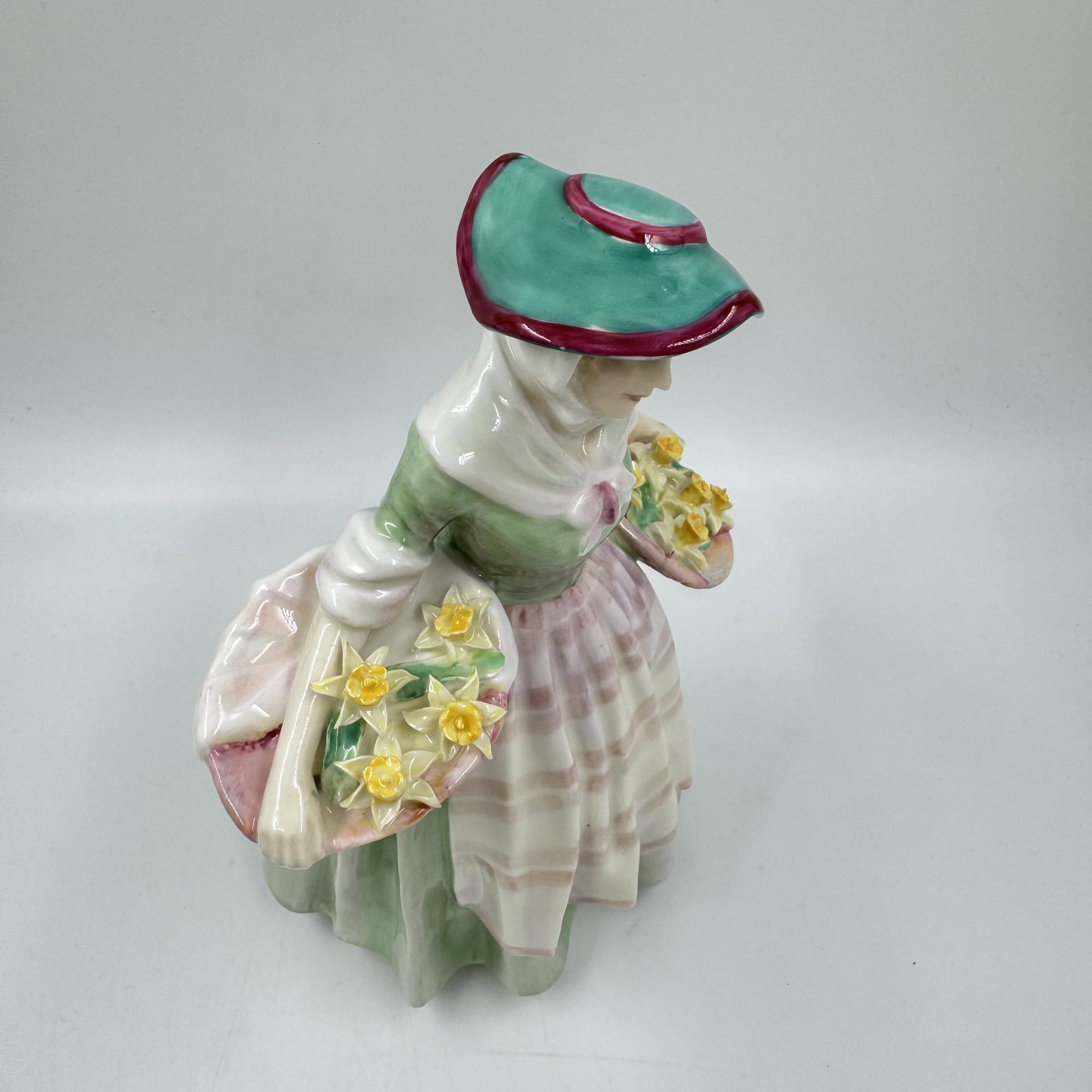 Статуэтка "Цветочница" ("Daffy Down Dilly"), Royal Doulton