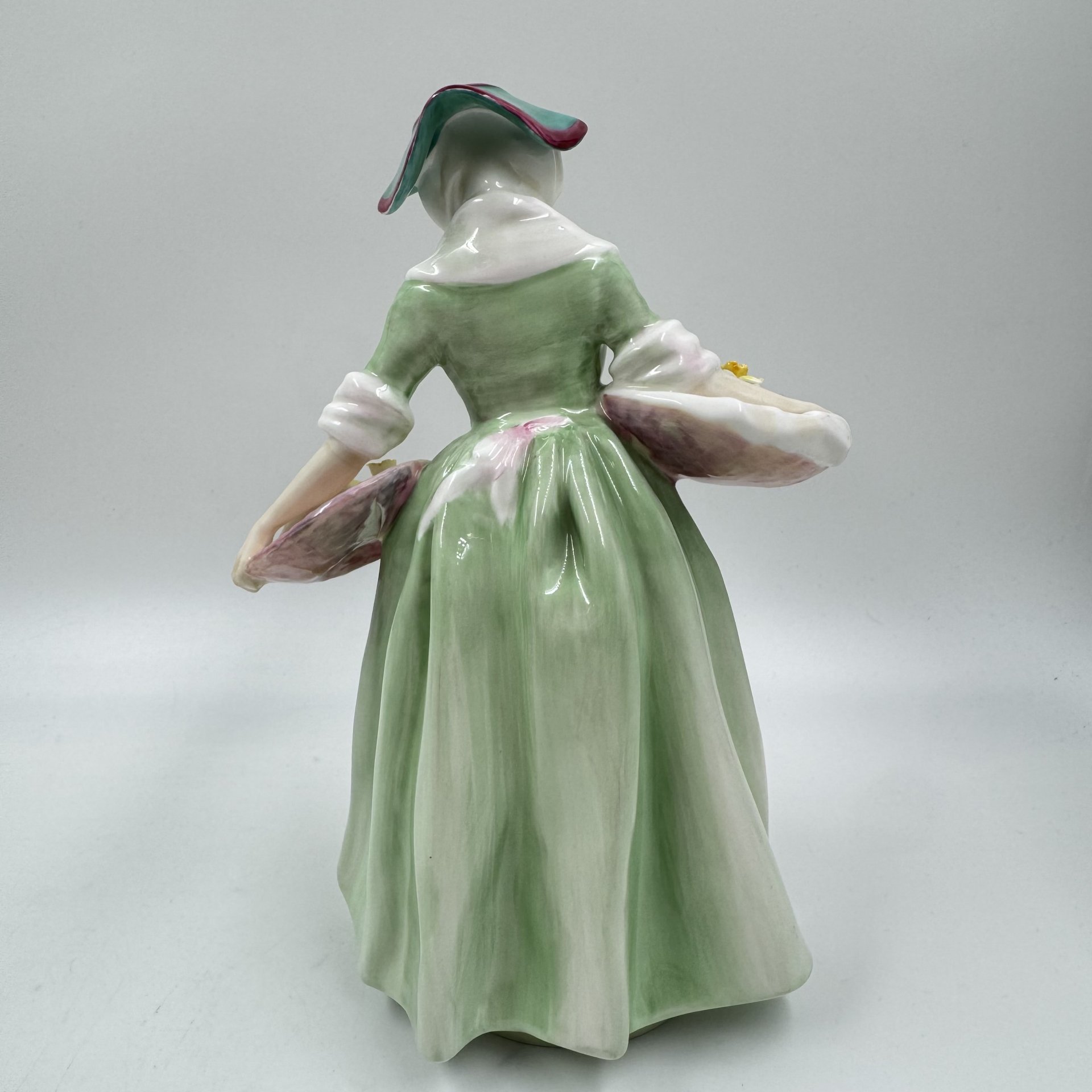 Статуэтка "Цветочница" ("Daffy Down Dilly"), Royal Doulton