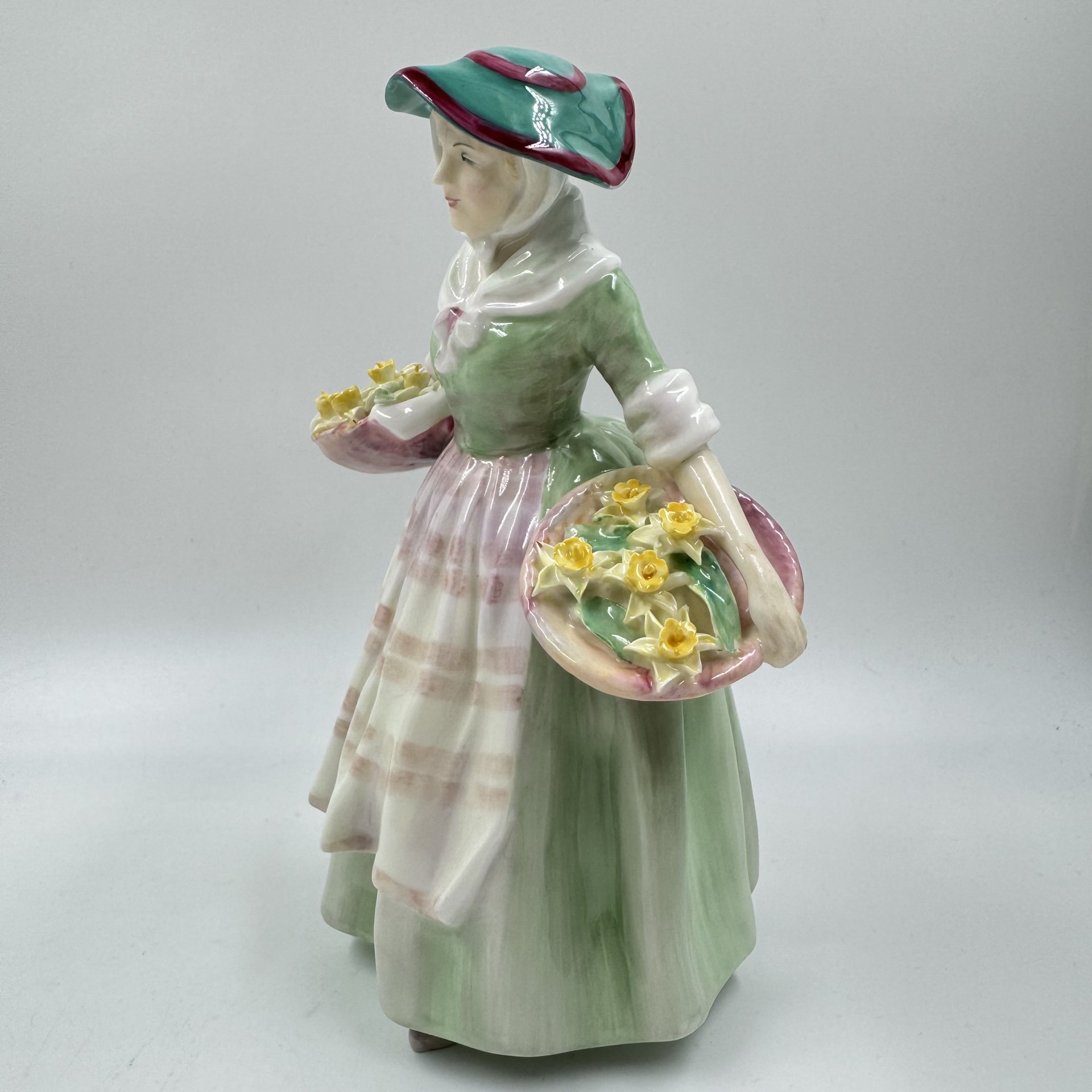Статуэтка "Цветочница" ("Daffy Down Dilly"), Royal Doulton
