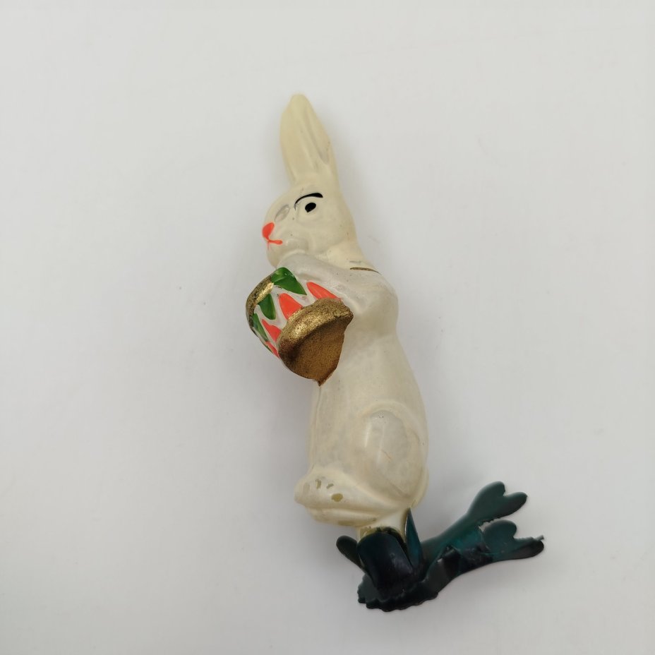 Игрушка елочная на прищепке "Заяц с барабаном", стекло, роспись, металл, Завод стеклянных ёлочных украшений и оптических изделий, г. Москва, СССР, 1950-1960 гг.