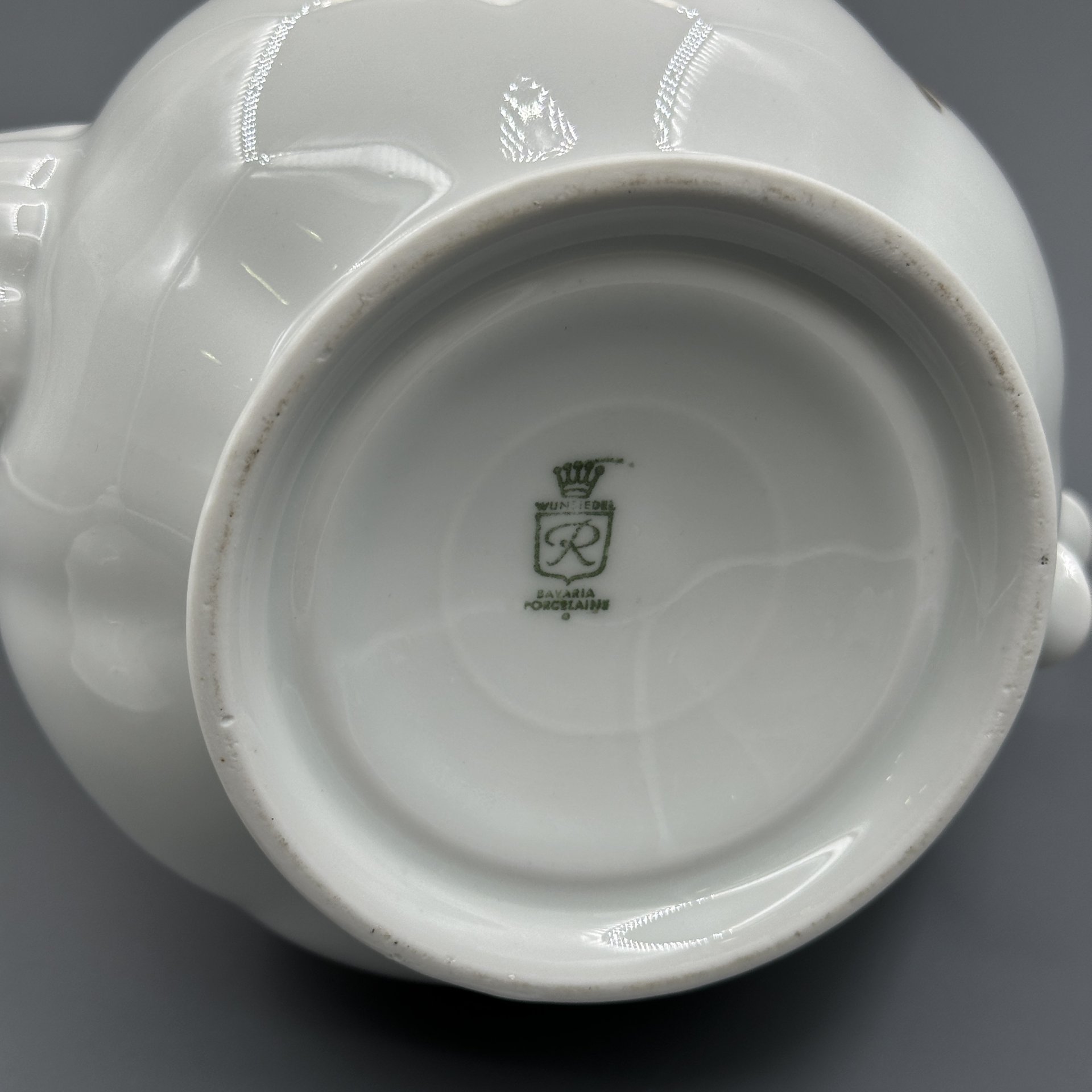 Кофейник, украшенный изображениями соцветий розы, фарфор, деколь, Retsch & Co., Wunsiedel, Германия, 1970-1986 гг., Retsch & Co.