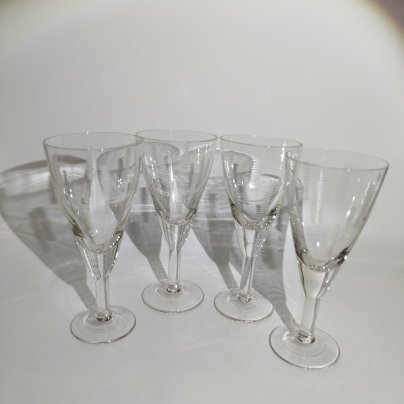 Набор бокалов для вина с резным декором на 4 персоны, стекло, гравировка, СССР, 1960-1980 гг.