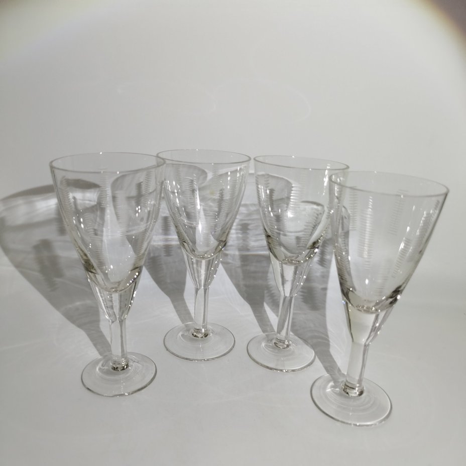 Набор бокалов для вина с резным декором на 4 персоны, стекло, гравировка, СССР, 1960-1980 гг.