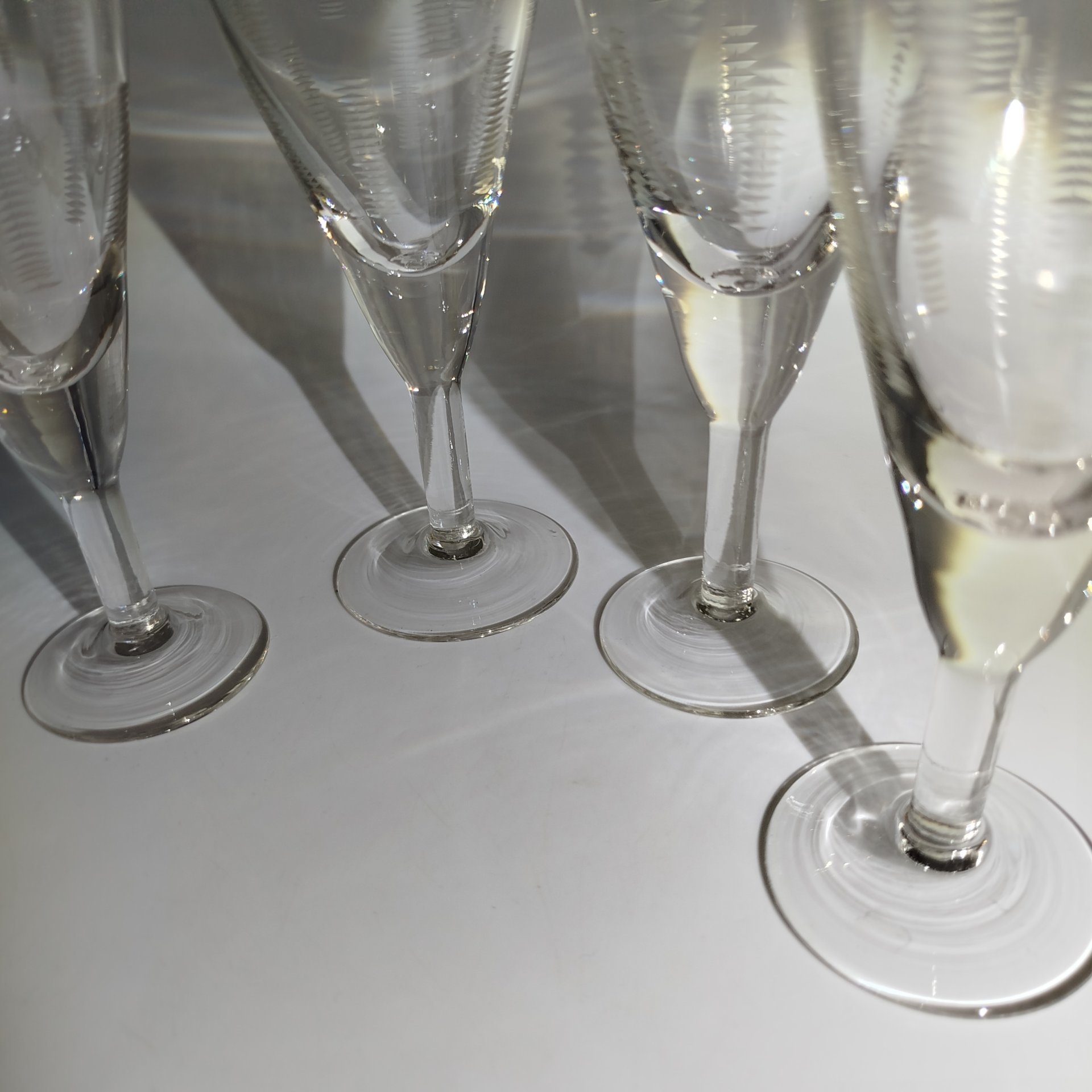 Набор бокалов для вина с резным декором на 4 персоны, стекло, гравировка, СССР, 1960-1980 гг.