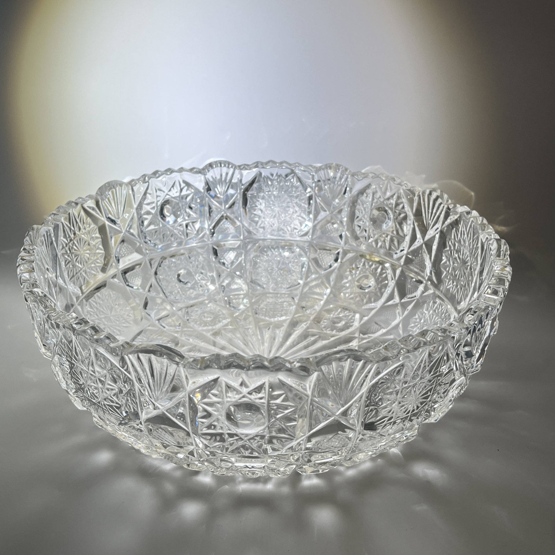 Фруктовница круглой формы с резным геометрическим декором, хрусталь, алмазная грань, СССР, 1970-1990 гг.