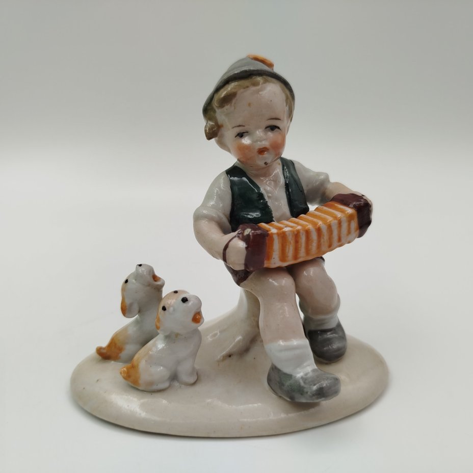 Статуэтка "Мальчик с гармонью", фарфор, роспись, Германия, 1950-1970 гг.