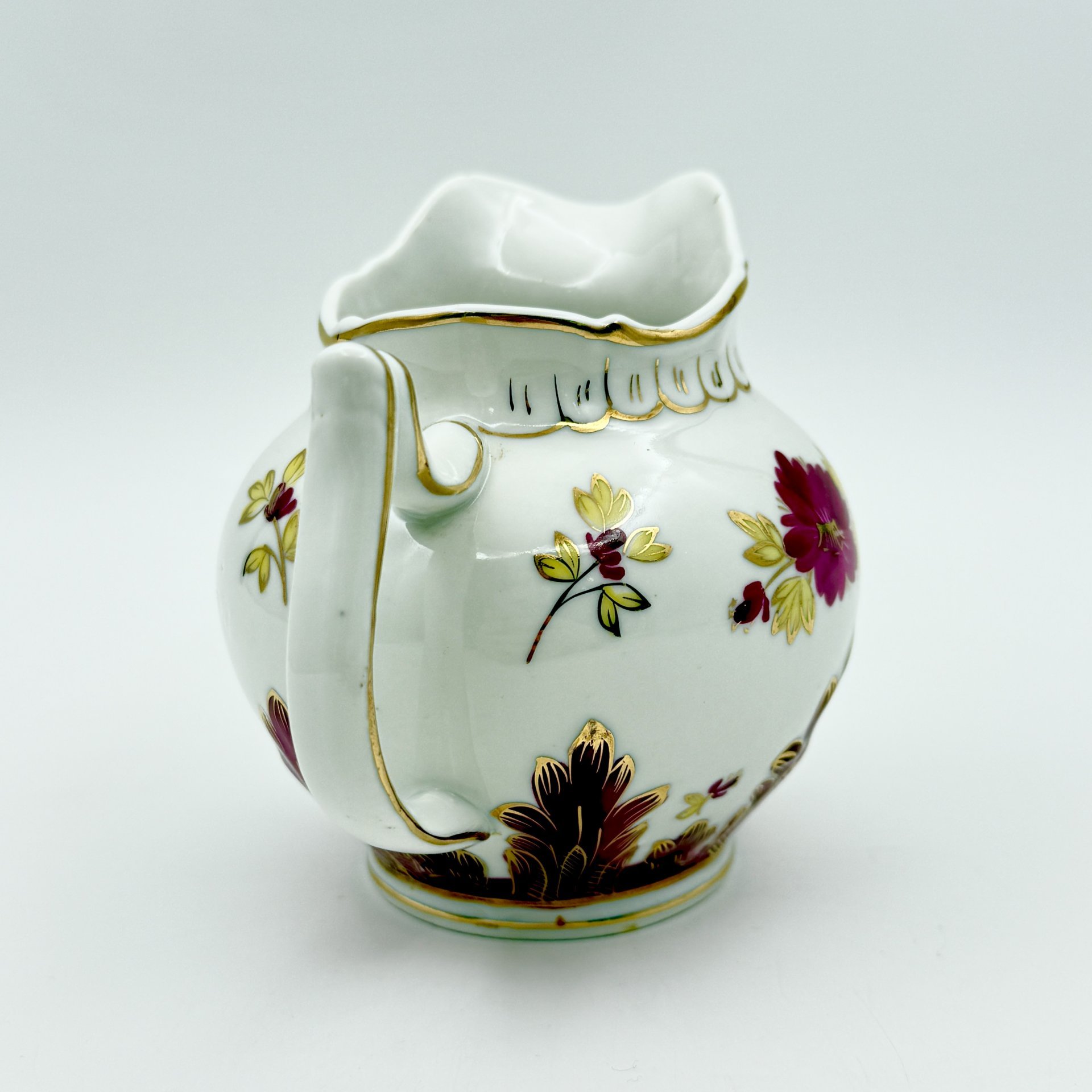 Молочник из сервиза "Барбарис", автор Е.П. Смирнов, фарфор, роспись, золочение, Дмитровский фарфоровый завод (ДФЗ Вербилки), СССР, 1954-1965 гг., Дмитровский фарфоровый завод (ДФЗ Вербилки)