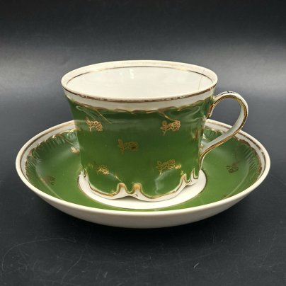 Пара чайная зеленого цвета с декором в виде розочек, фарфор, крытье, золочение, Дмитровский фарфоровый завод (ДФЗ Вербилки), СССР, 1954-1965 гг.