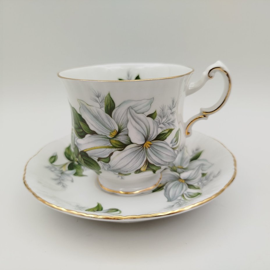 Кофейная пара "Триллиум" из серии "Canadian flowers" ("Канадские цветы"), фарфор, деколь, золочение, Paragon, Paragon