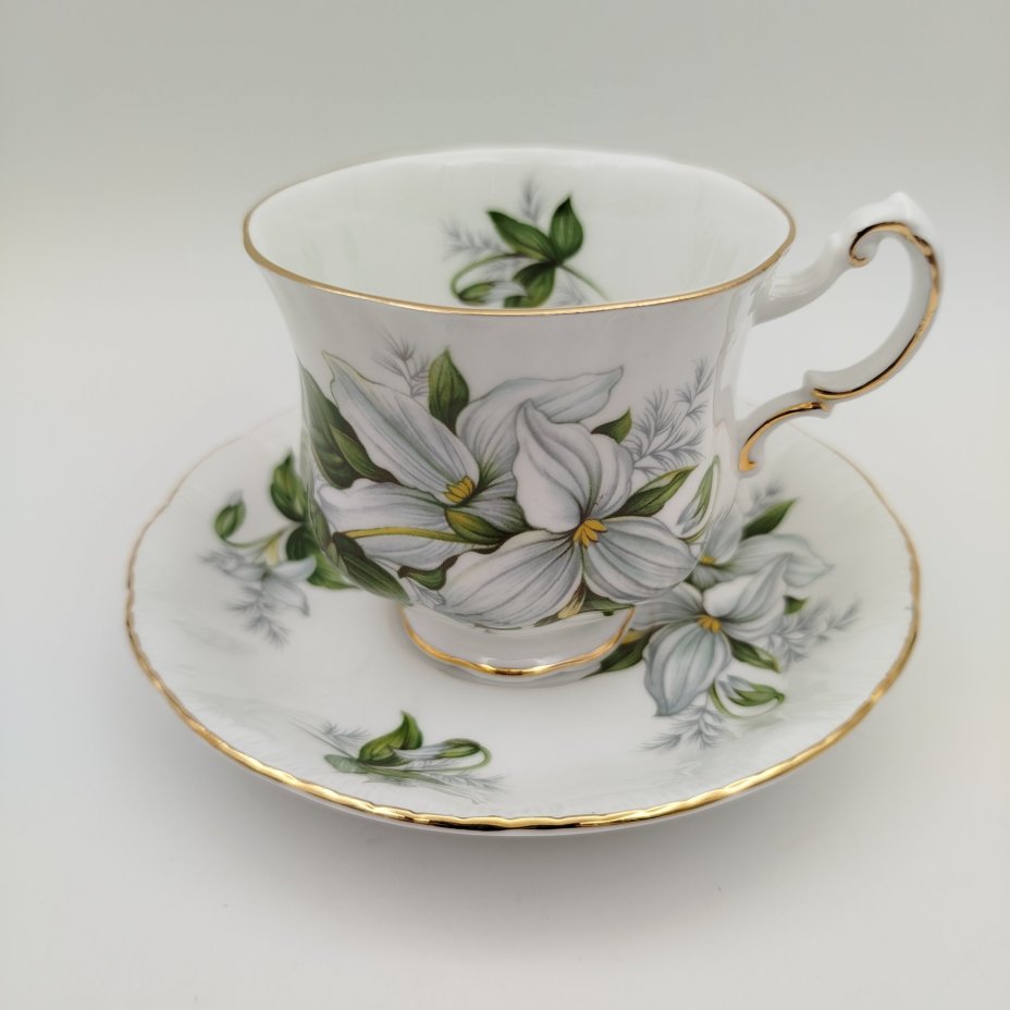 Кофейная пара "Триллиум" из серии "Canadian flowers" ("Канадские цветы"), фарфор, деколь, золочение, Paragon, Paragon