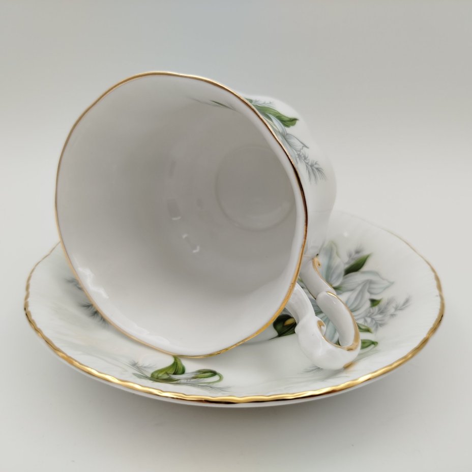 Кофейная пара "Триллиум" из серии "Canadian flowers" ("Канадские цветы"), фарфор, деколь, золочение, Paragon, Paragon