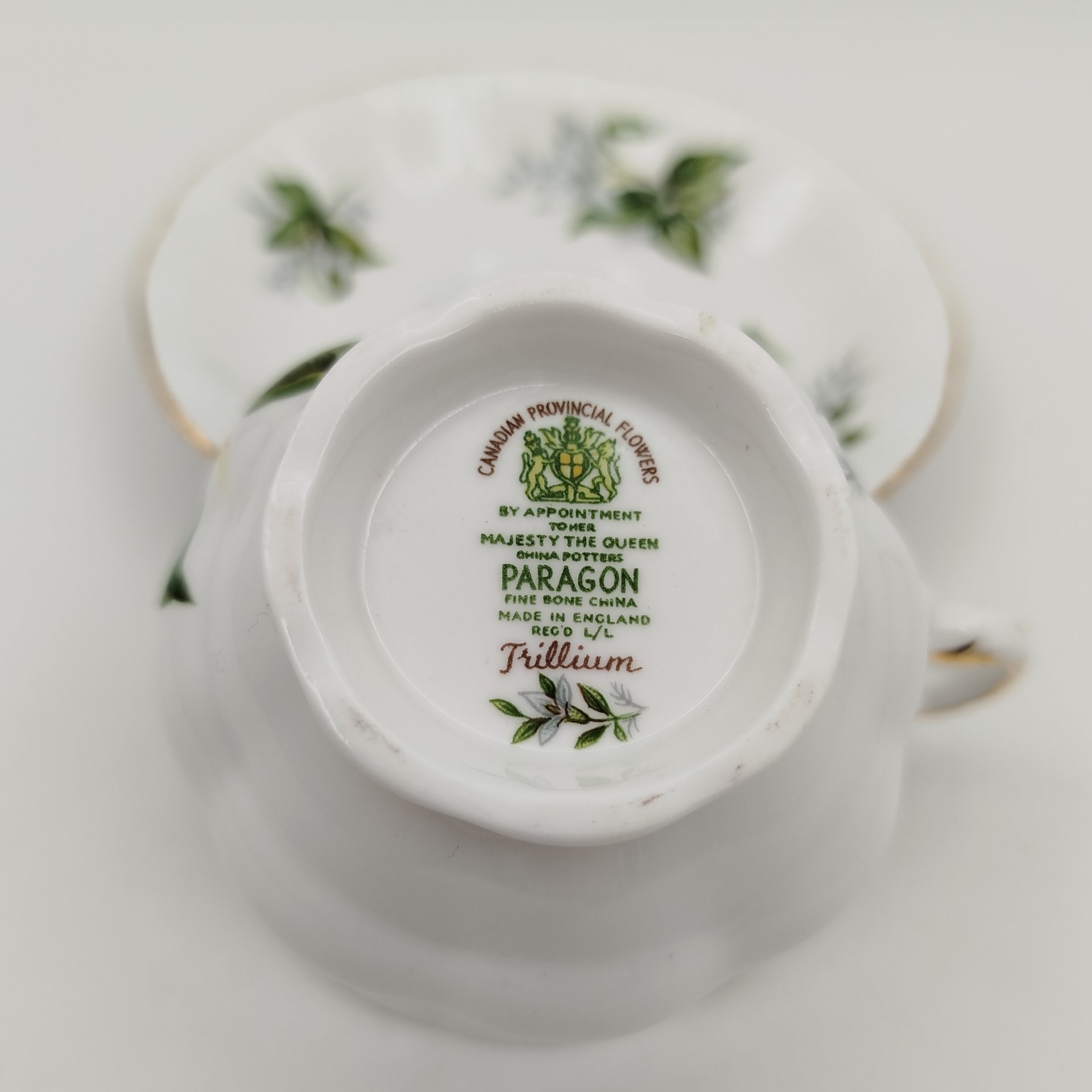 Кофейная пара "Триллиум" из серии "Canadian flowers" ("Канадские цветы"), фарфор, деколь, золочение, Paragon, Paragon