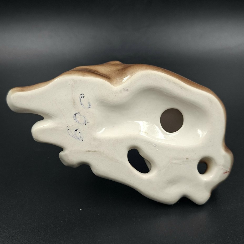 Статуэтка "Жеребенок лежащий", скульптор Б.Я. Воробьев, автор росписи В.М. Жбанов