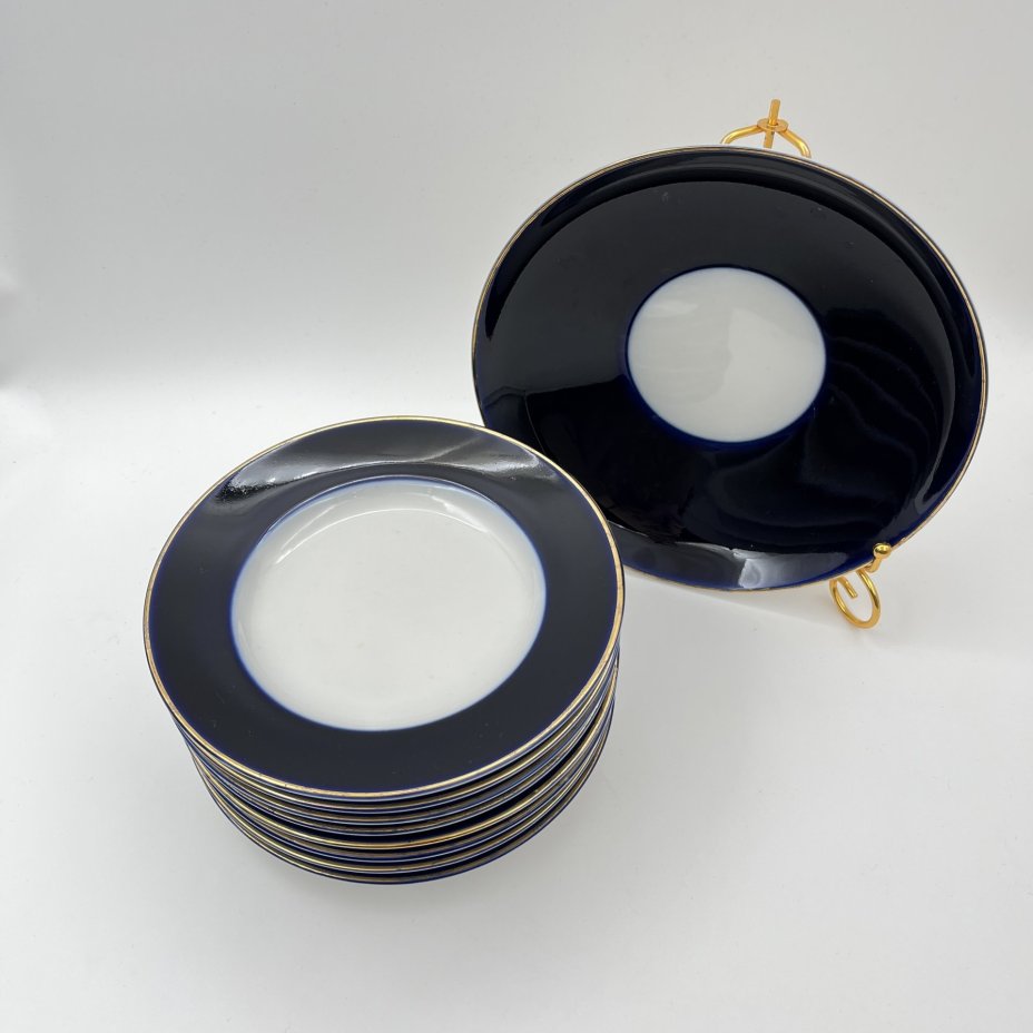 Набор из 8-ми десертных тарелок и блюда кобальтового оттенка, фарфор, крытье, золочение, Ленинградский фарфоровый завод (ЛФЗ), СССР, 1950-1960 гг.