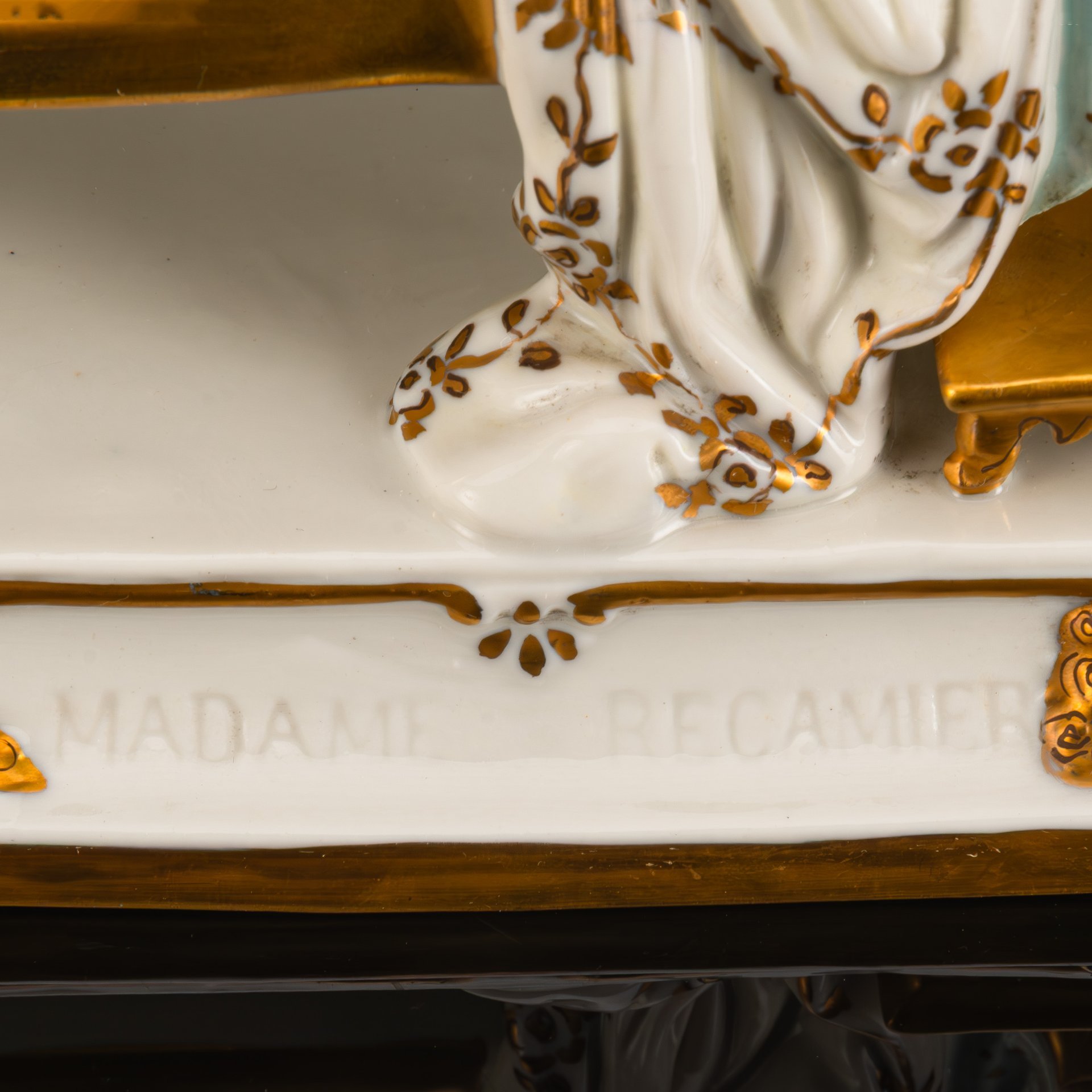 Статуэтка "Мадам Рекамье", по картине Жака Луи Давида, фарфор, роспись, золочение, Западная Европа, 1910-1930 гг.