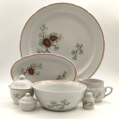 Набор для сервировки стола "Шишки" из 7-ми предметов (сервировочное блюдо, селедочница, молочник, салатник, горчичница, перечница и солонка), фарфор, деколь, обводка, Фарфоровый завод «Пролетарий» (Бронница, Мста), СССР, 1976-1991 гг.