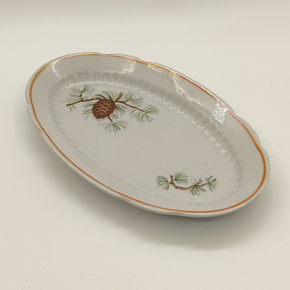 Набор для сервировки стола "Шишки" из 7-ми предметов (сервировочное блюдо, селедочница, молочник, салатник, горчичница, перечница и солонка), фарфор, деколь, обводка, Фарфоровый завод «Пролетарий» (Бронница, Мста), СССР, 1976-1991 гг.