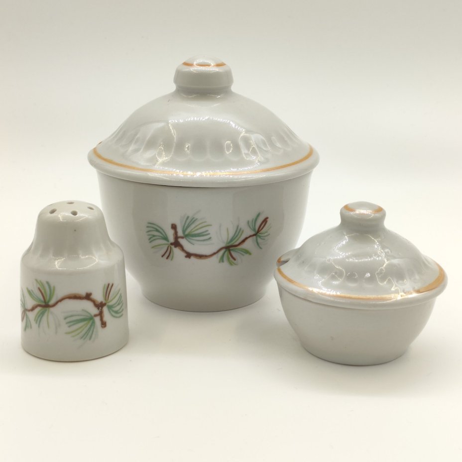 Набор для сервировки стола "Шишки" из 7-ми предметов (сервировочное блюдо, селедочница, молочник, салатник, горчичница, перечница и солонка), фарфор, деколь, обводка, Фарфоровый завод «Пролетарий» (Бронница, Мста), СССР, 1976-1991 гг.