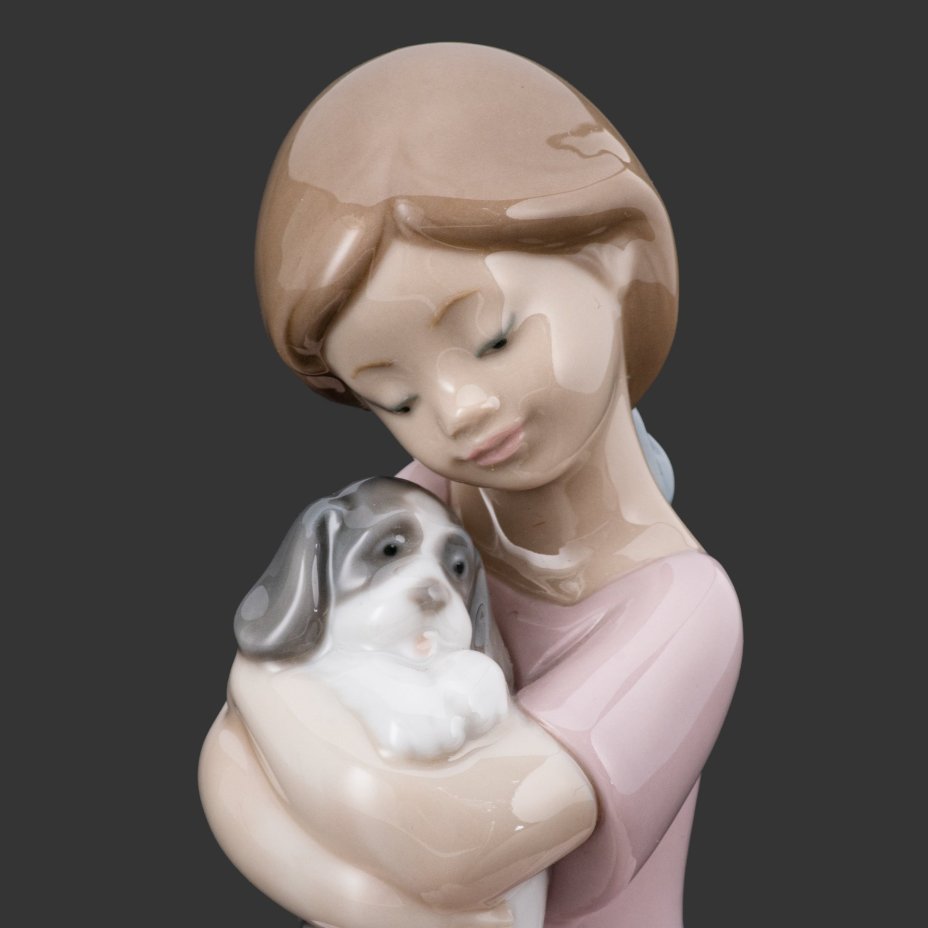 Статуэтка "Девочка со щенком", NAO Porcelain