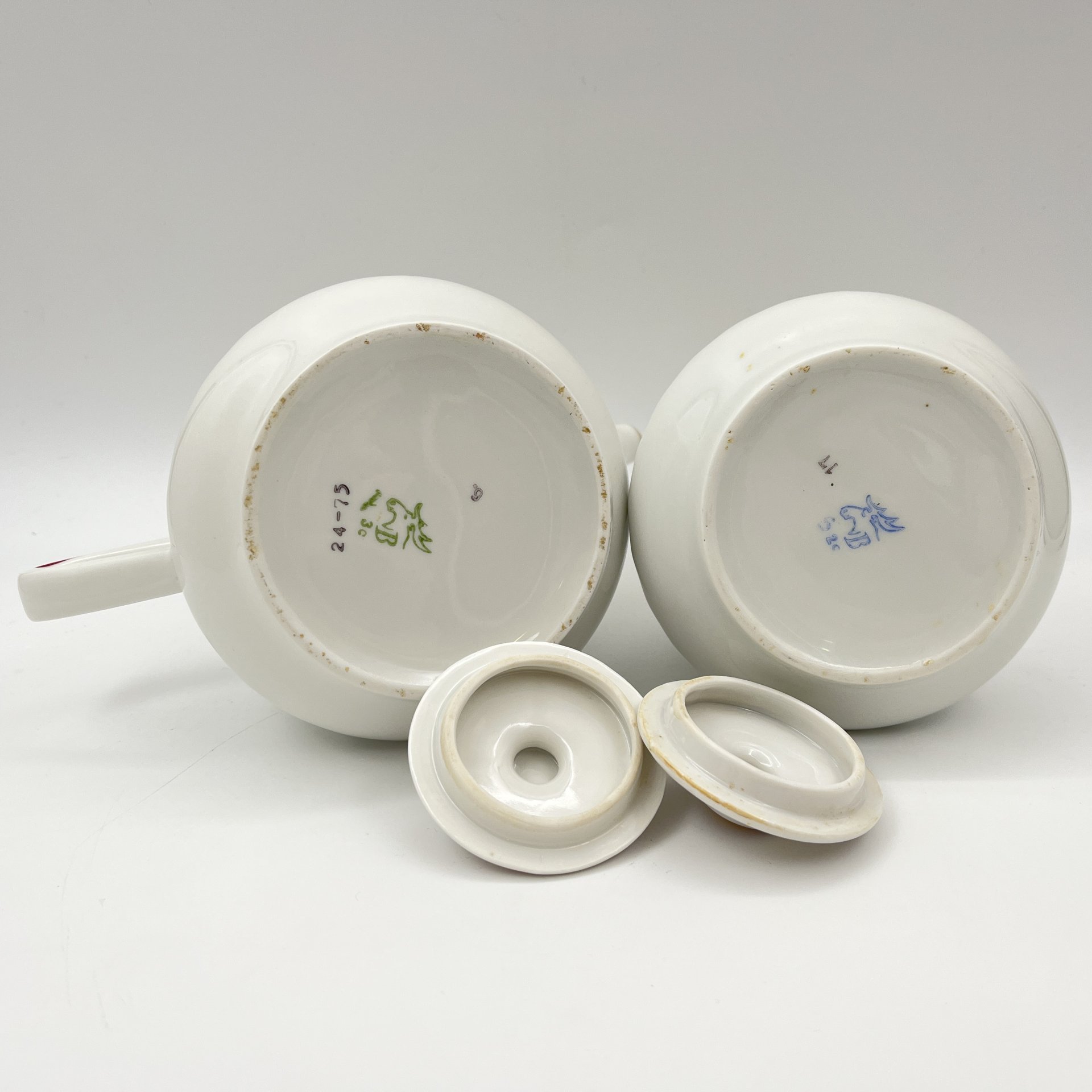 Сервиз чайный с декором в виде золотого дождика на 3 персоны (9 предметов), форма "Каннелюрный", автор формы Ольшевский В.Н.