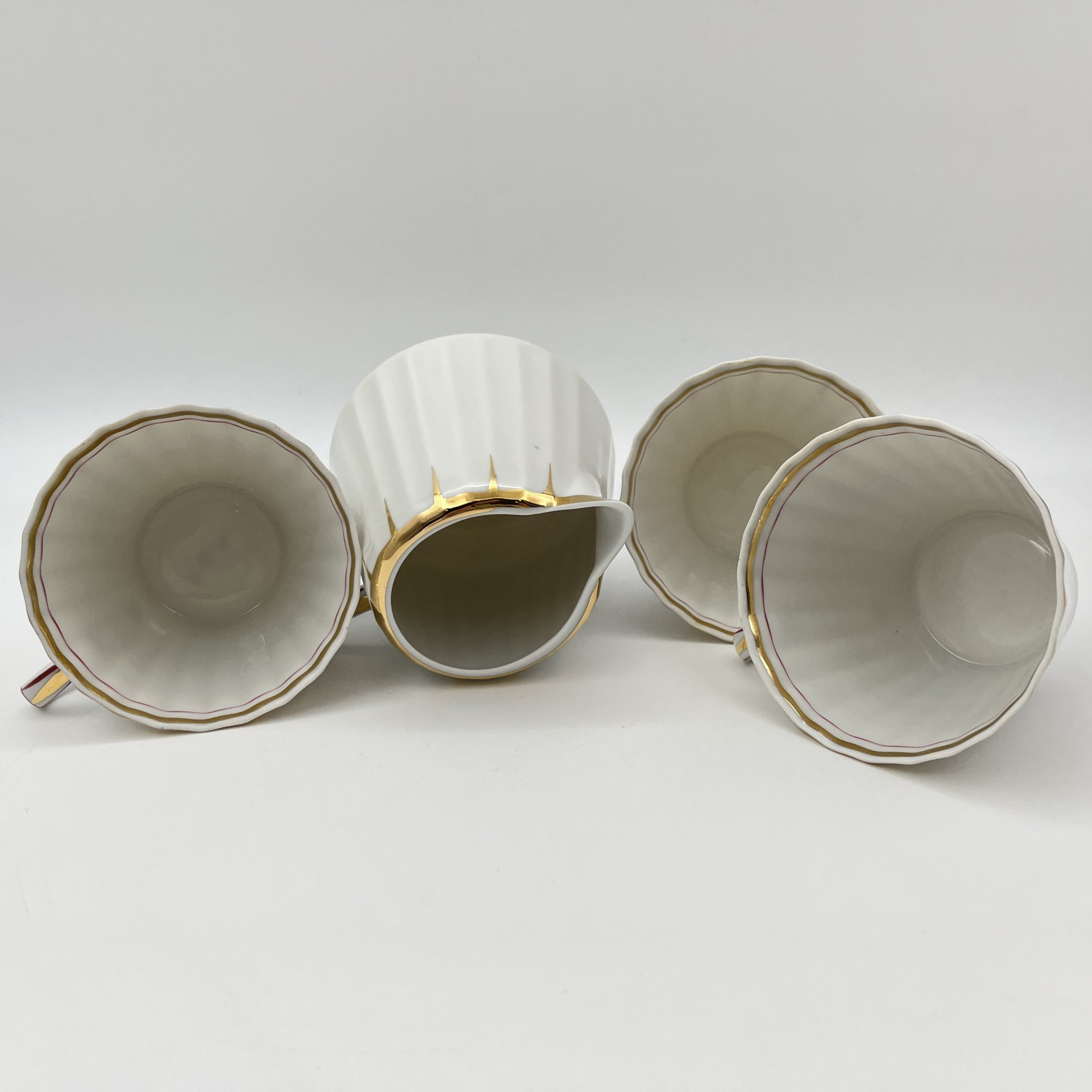 Сервиз чайный с декором в виде золотого дождика на 3 персоны (9 предметов), форма "Каннелюрный", автор формы Ольшевский В.Н.