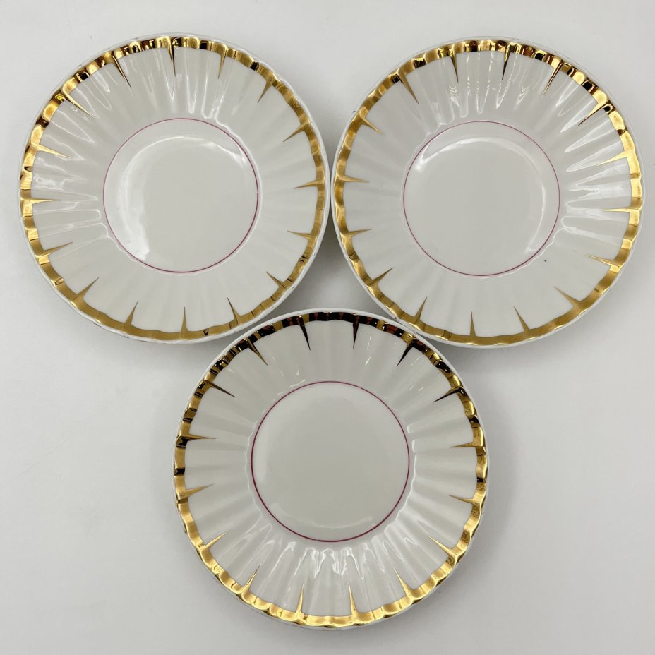 Сервиз чайный с декором в виде золотого дождика на 3 персоны (9 предметов), форма "Каннелюрный", автор формы Ольшевский В.Н.